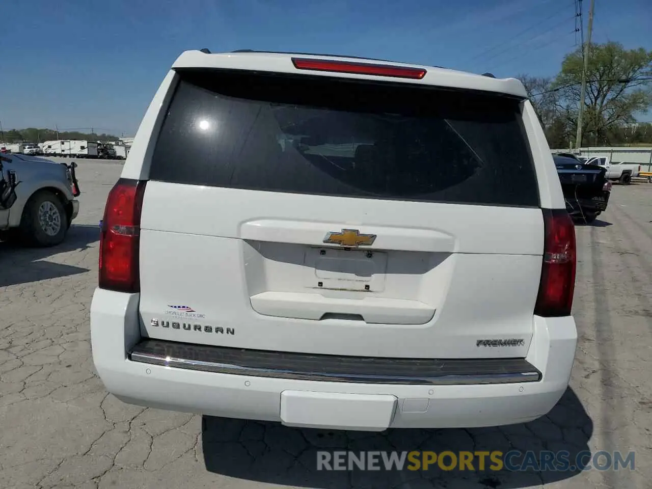 6 Photograph of a damaged car 1GNSKJKC0LR151444 CHEVROLET SUBURBAN 2020