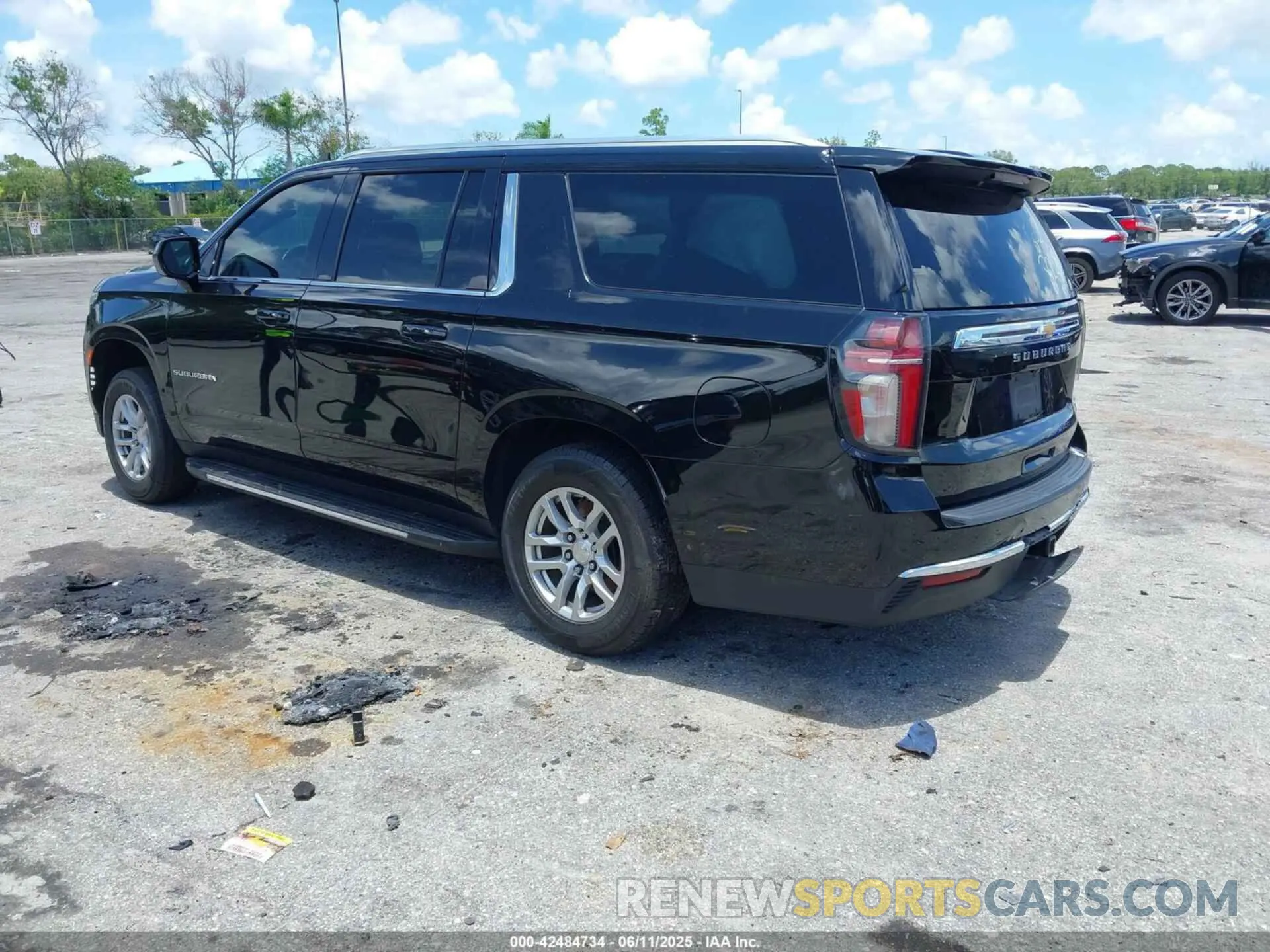3 Photograph of a damaged car 1GNSCBKD2MR408228 CHEVROLET SUBURBAN 2021