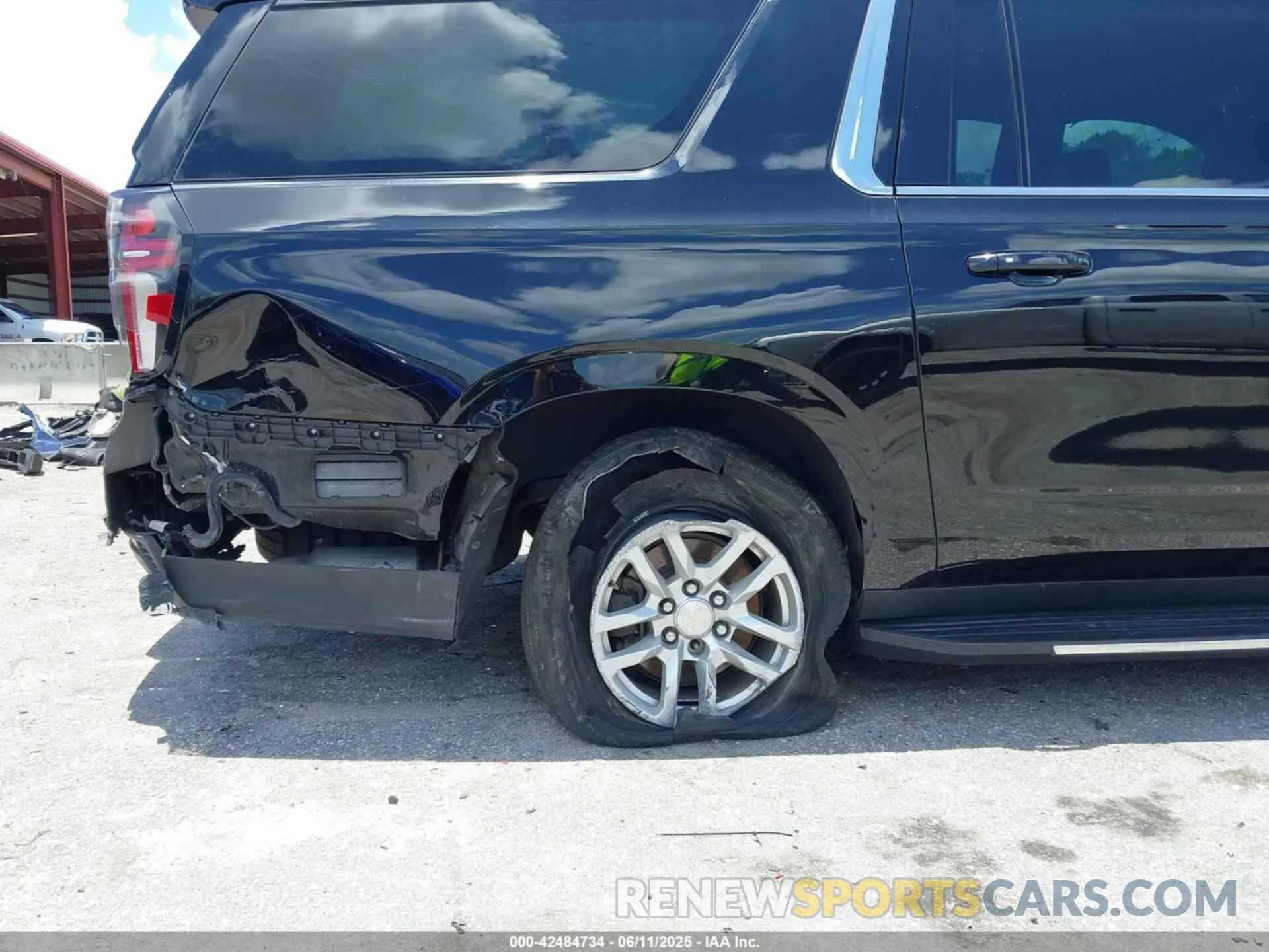 6 Photograph of a damaged car 1GNSCBKD2MR408228 CHEVROLET SUBURBAN 2021