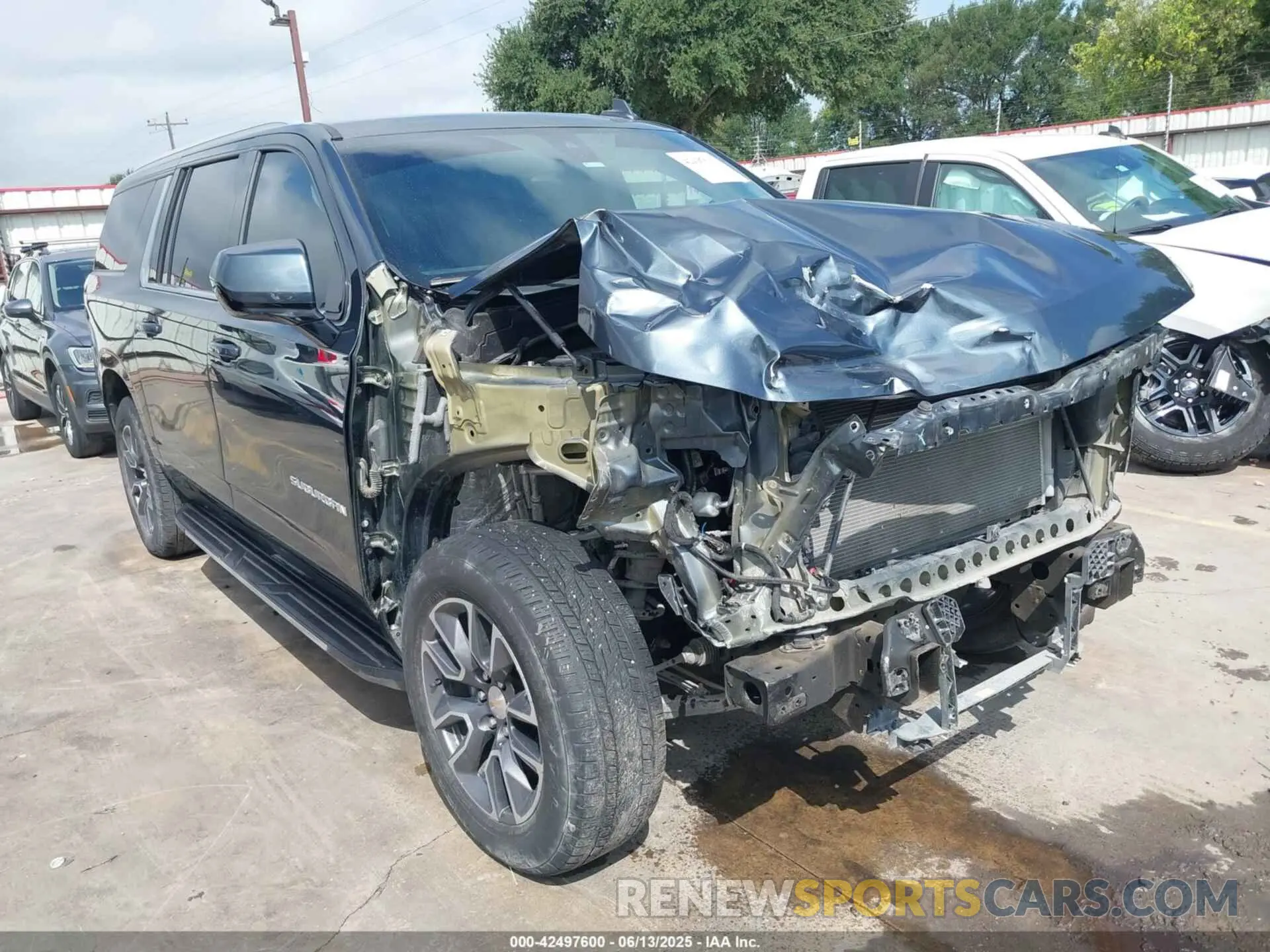 1 Photograph of a damaged car 1GNSCBKD9MR352191 CHEVROLET SUBURBAN 2021