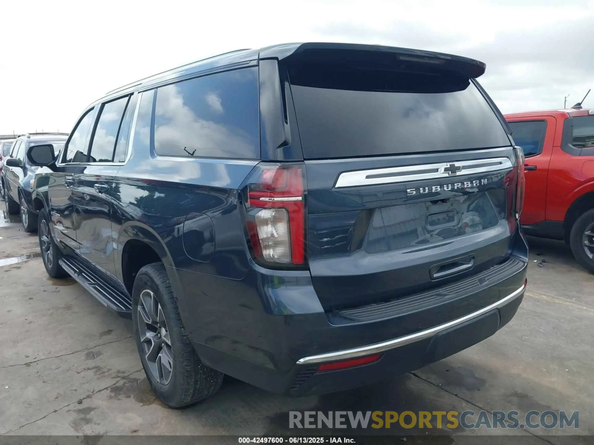 3 Photograph of a damaged car 1GNSCBKD9MR352191 CHEVROLET SUBURBAN 2021