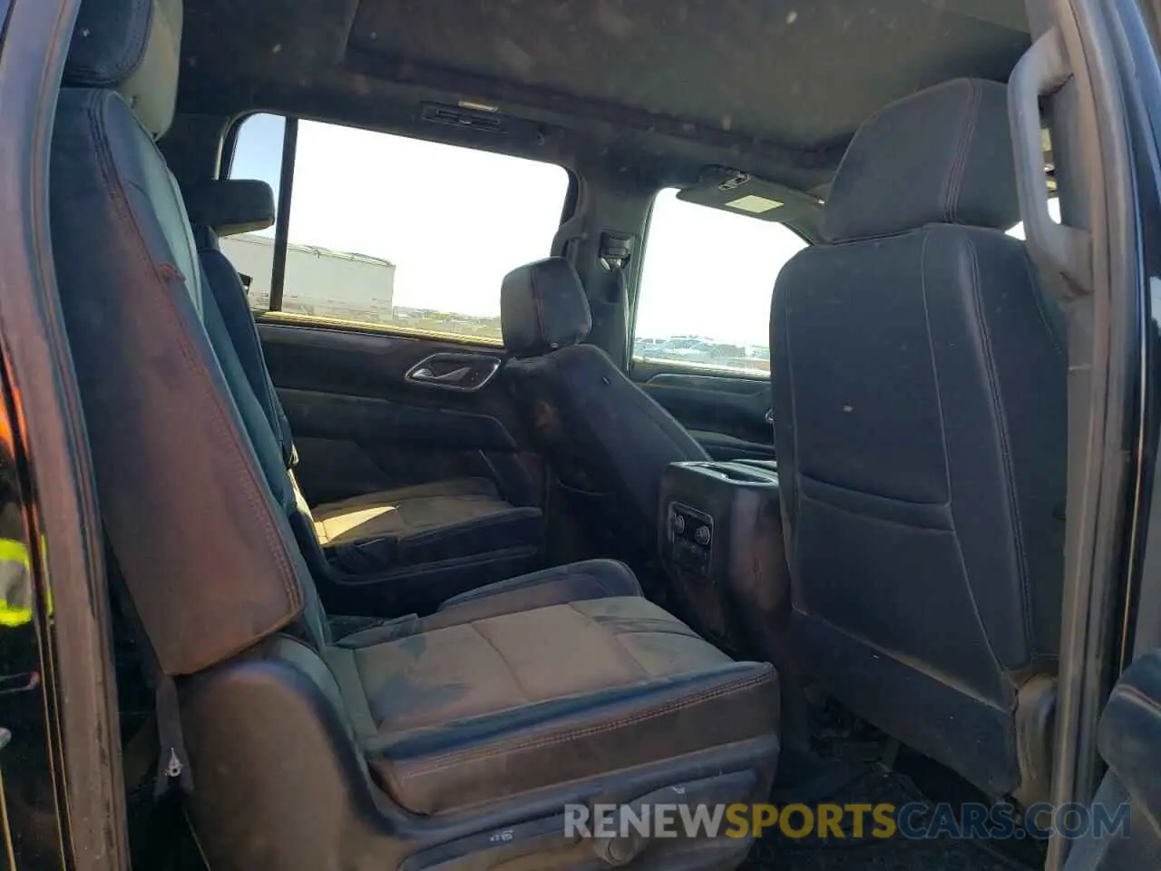 10 Фотография поврежденного автомобиля 1GNSCEKD0MR320232 CHEVROLET SUBURBAN 2021