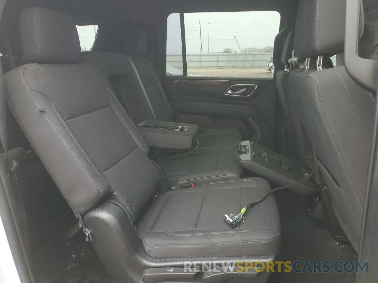 11 Photograph of a damaged car 1GNSKAED8MR304013 CHEVROLET SUBURBAN 2021