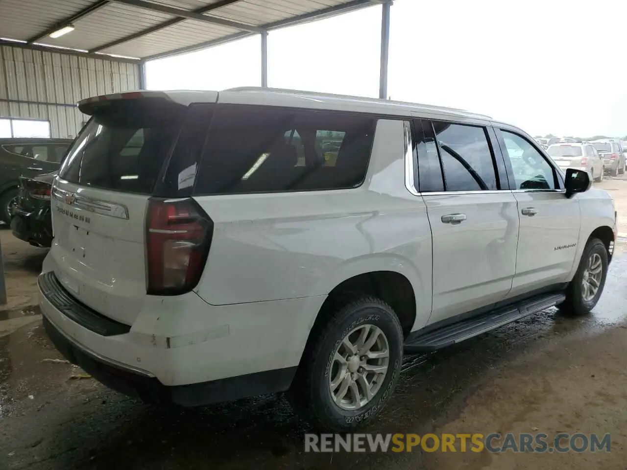 3 Photograph of a damaged car 1GNSKBKDXMR303892 CHEVROLET SUBURBAN 2021