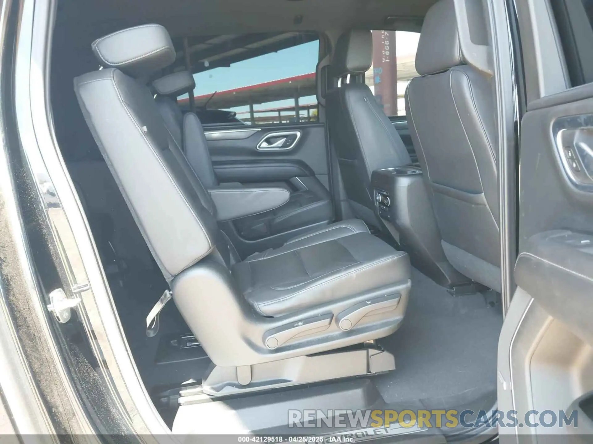 8 Фотография поврежденного автомобиля 1GNSKCKD0MR123858 CHEVROLET SUBURBAN 2021