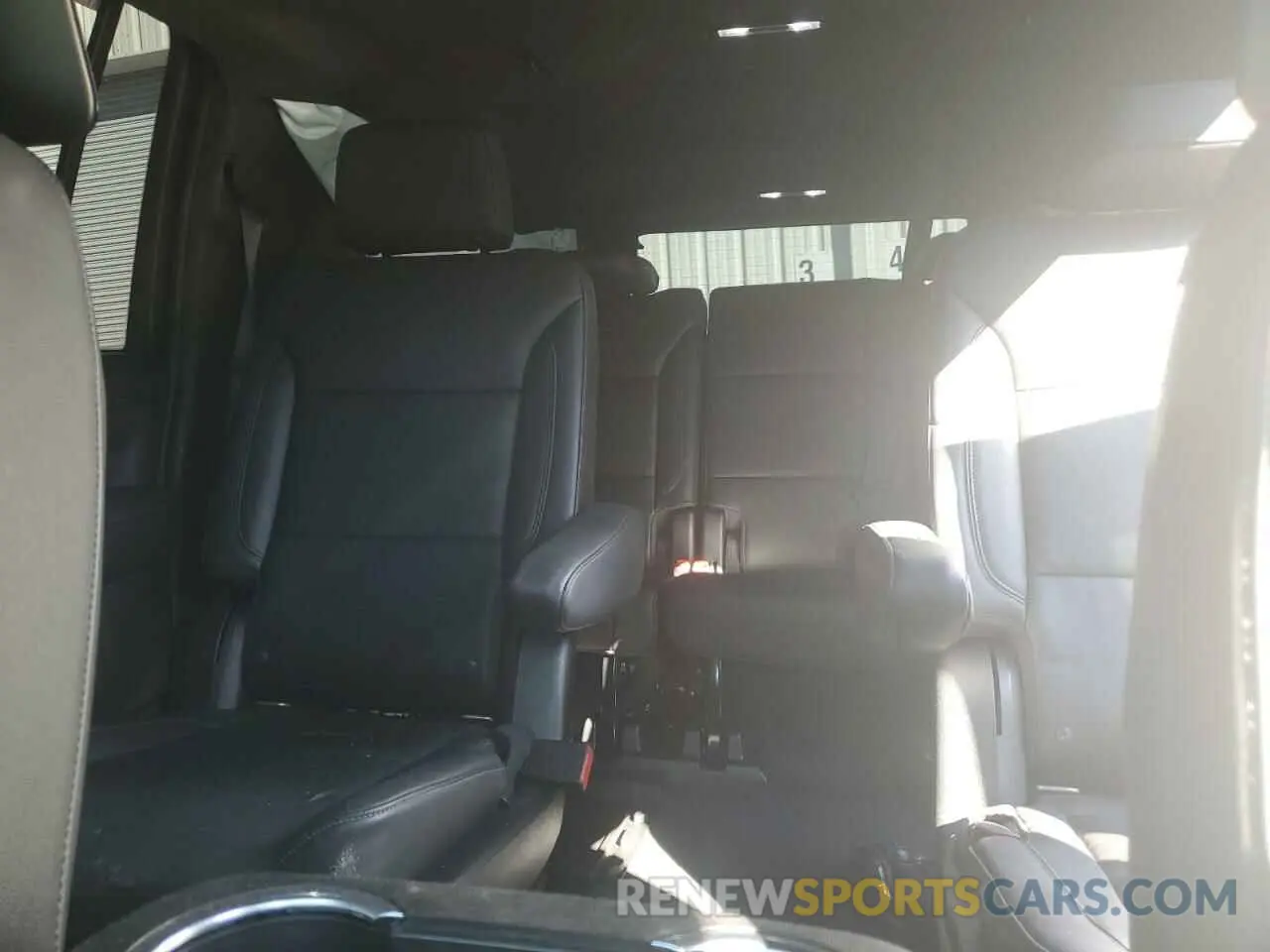 10 Фотография поврежденного автомобиля 1GNSKDKD2MR165986 CHEVROLET SUBURBAN 2021