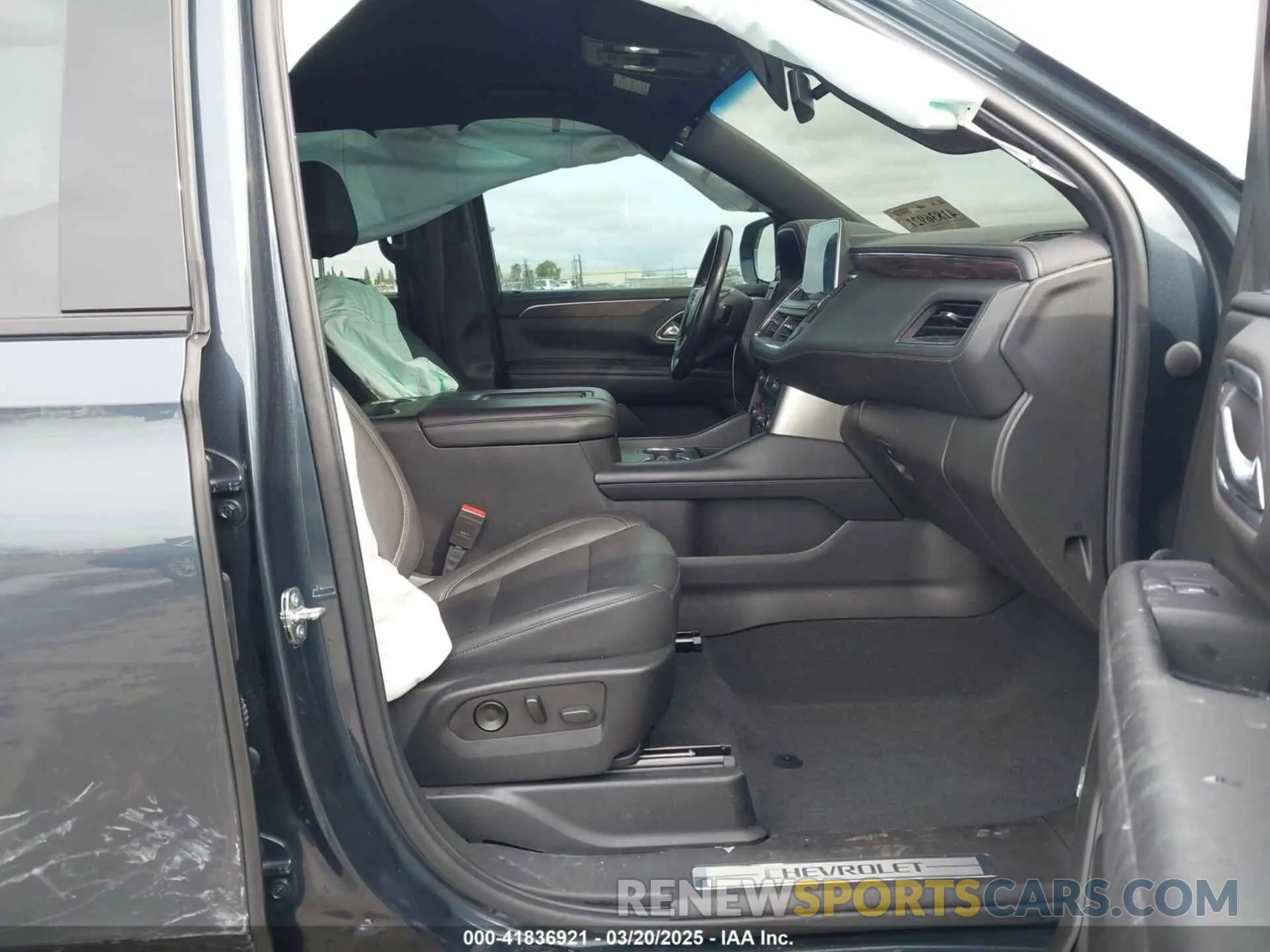 5 Photograph of a damaged car 1GNSKDKD2MR379098 CHEVROLET SUBURBAN 2021