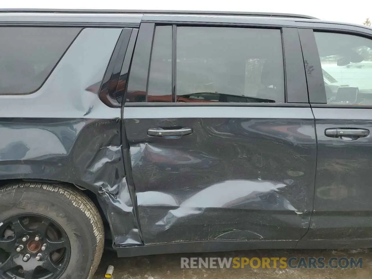 11 Фотография поврежденного автомобиля 1GNSKDKD3MR342013 CHEVROLET SUBURBAN 2021