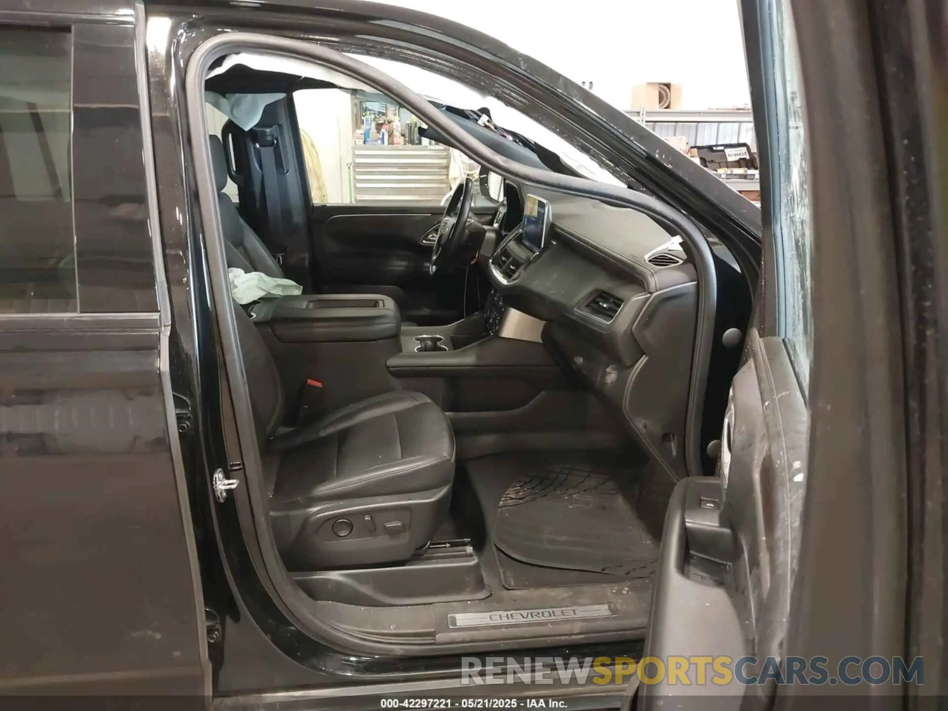 5 Фотография поврежденного автомобиля 1GNSKDKD4MR379877 CHEVROLET SUBURBAN 2021