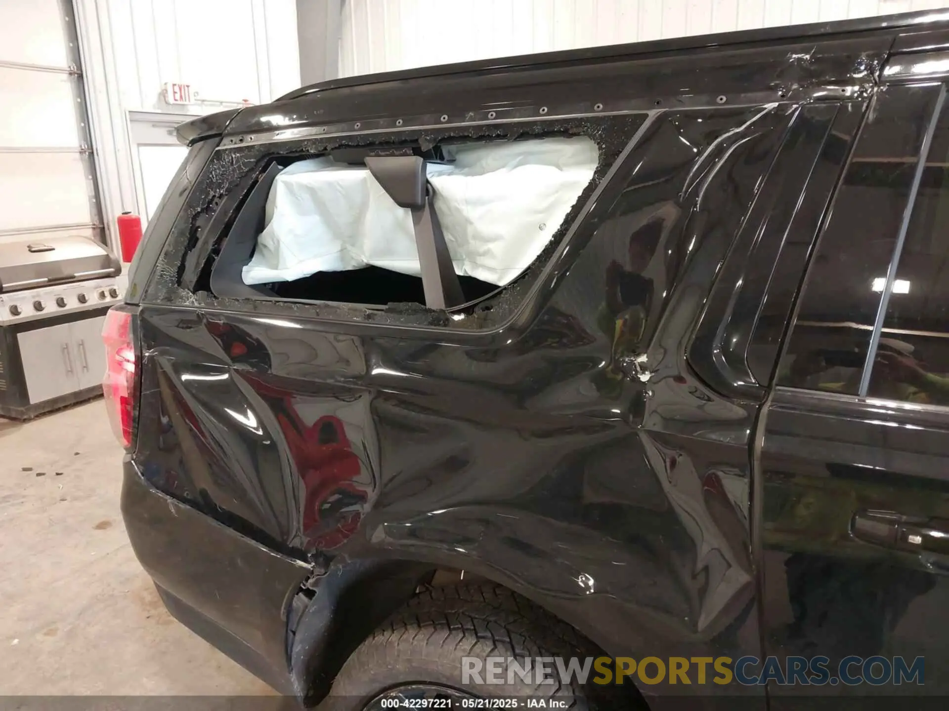 6 Фотография поврежденного автомобиля 1GNSKDKD4MR379877 CHEVROLET SUBURBAN 2021