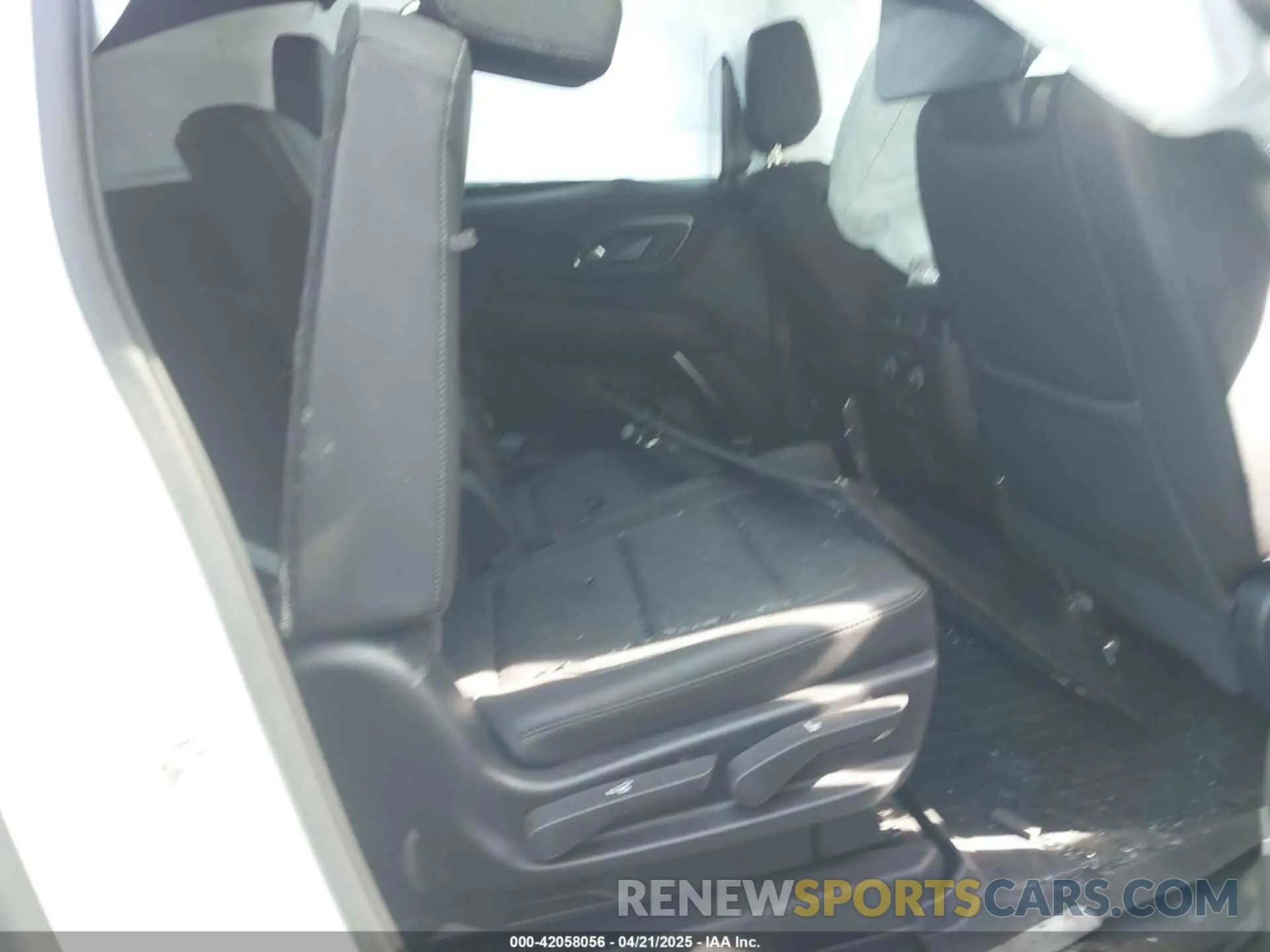 8 Фотография поврежденного автомобиля 1GNSKDKD4MR492681 CHEVROLET SUBURBAN 2021