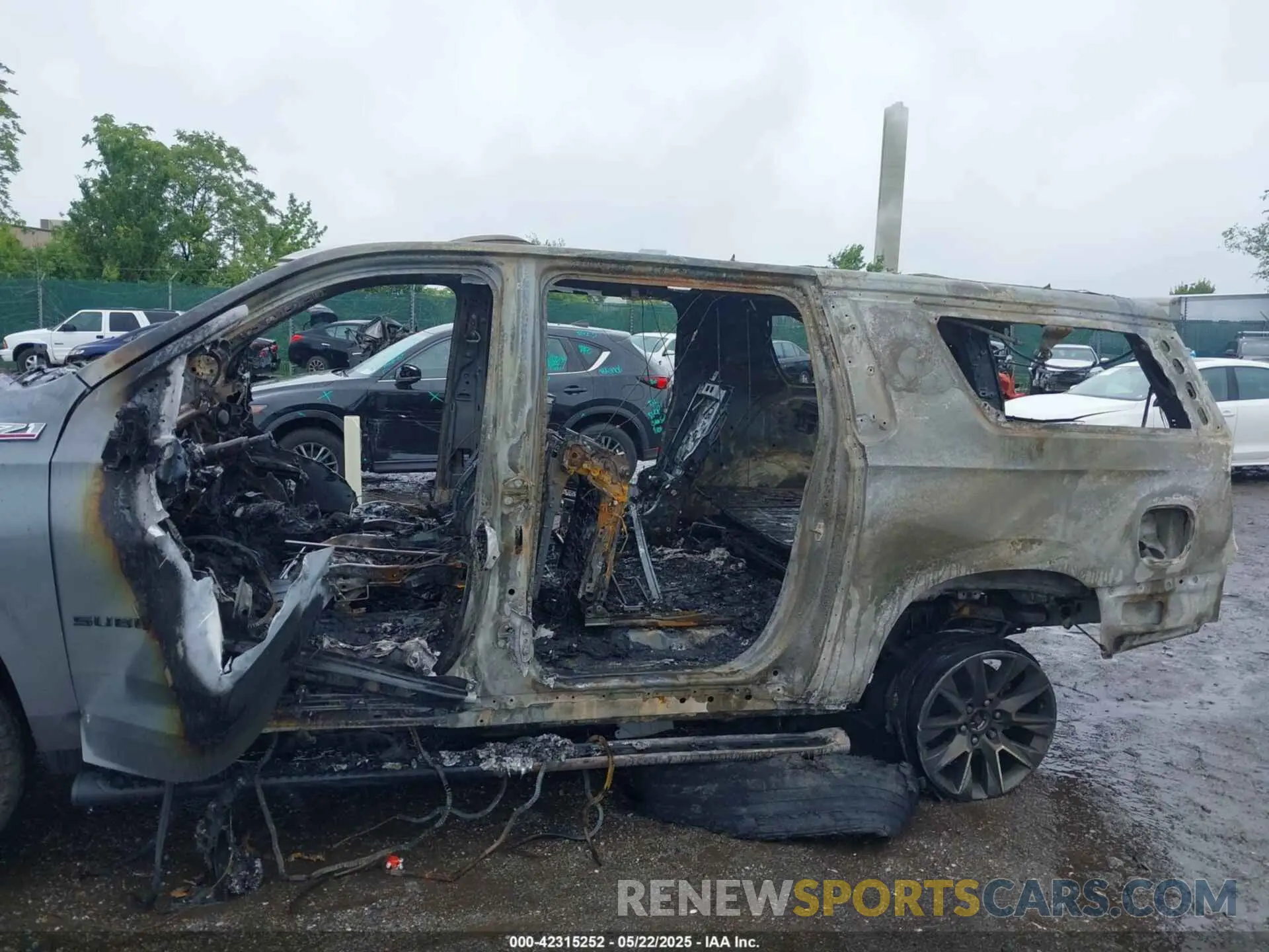 6 Photograph of a damaged car 1GNSKDKD6MR285032 CHEVROLET SUBURBAN 2021