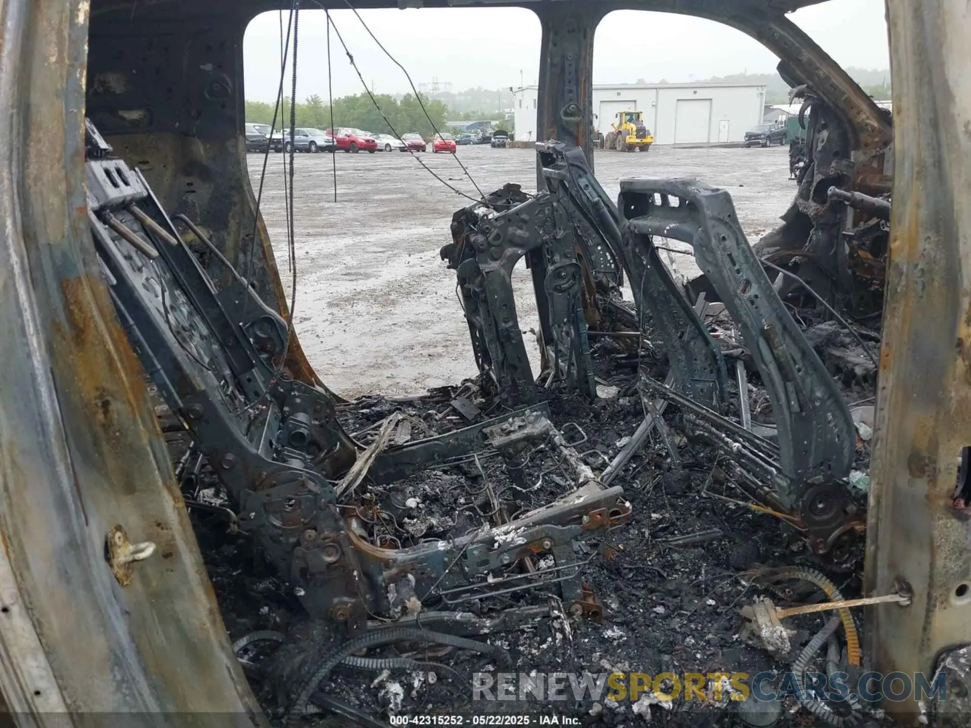 8 Photograph of a damaged car 1GNSKDKD6MR285032 CHEVROLET SUBURBAN 2021