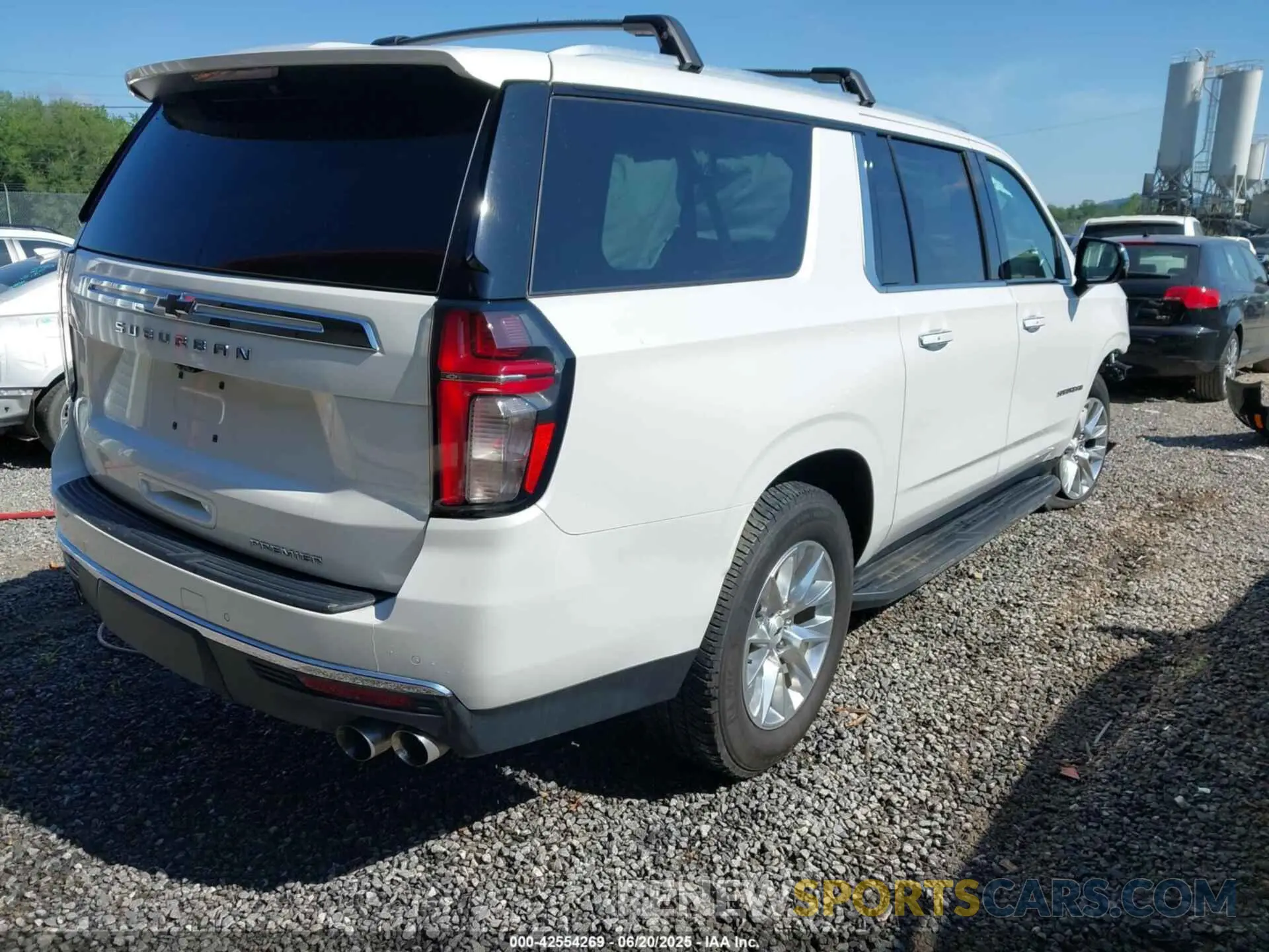4 Photograph of a damaged car 1GNSKFKD5MR232530 CHEVROLET SUBURBAN 2021