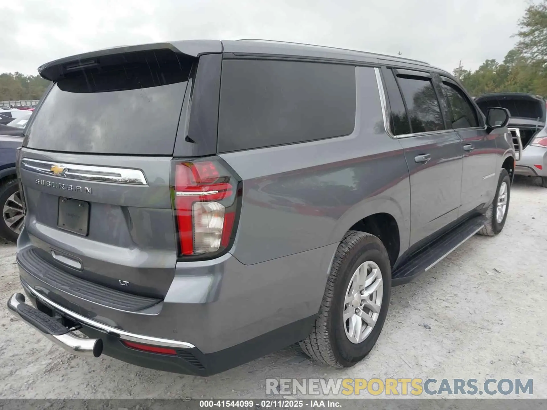 4 Photograph of a damaged car 1GNSCCKD2NR147903 CHEVROLET SUBURBAN 2022