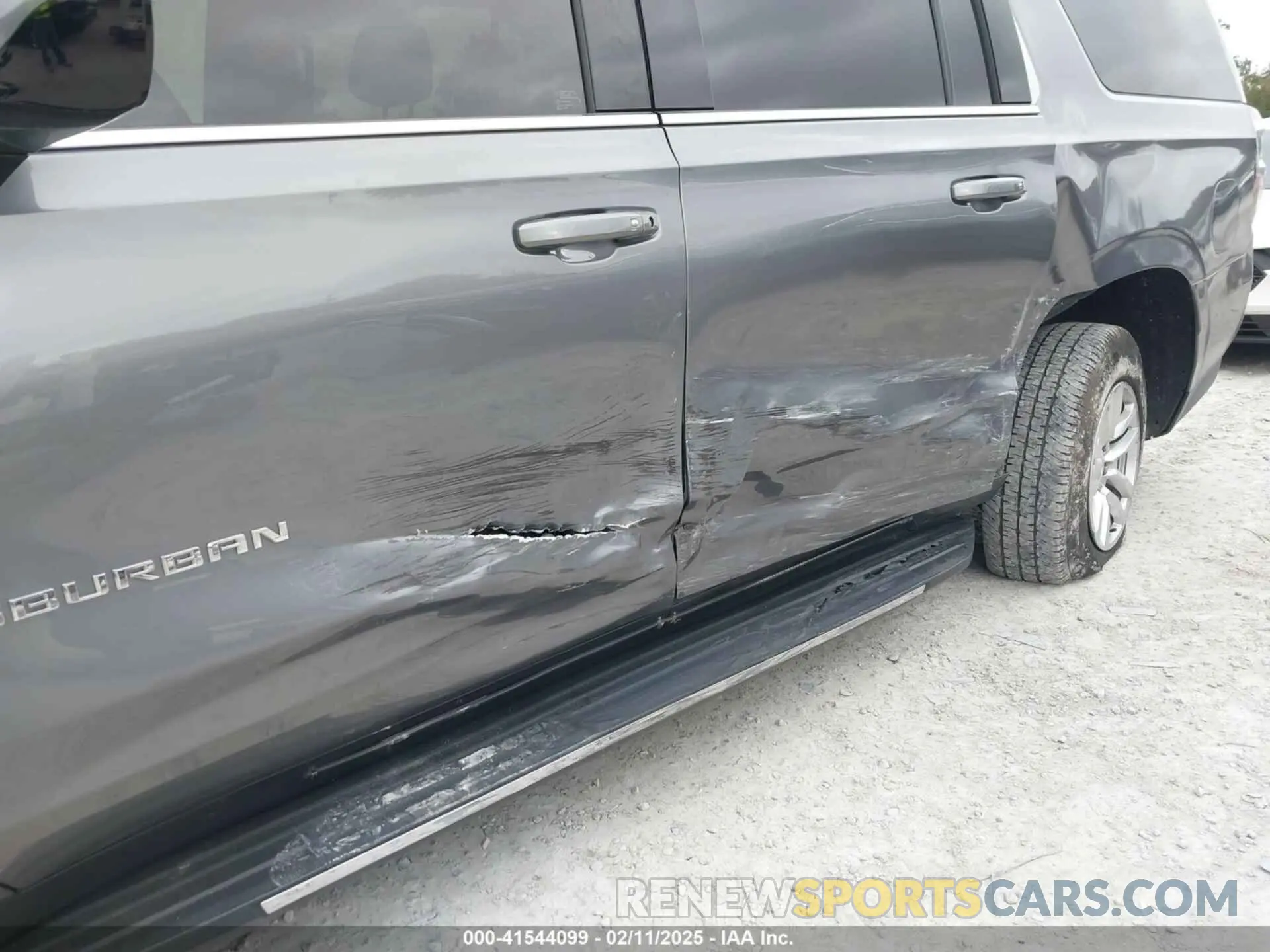 6 Photograph of a damaged car 1GNSCCKD2NR147903 CHEVROLET SUBURBAN 2022