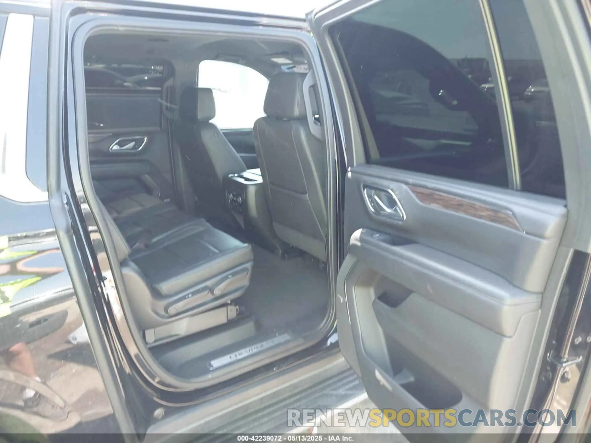 8 Фотография поврежденного автомобиля 1GNSCCKD2NR244468 CHEVROLET SUBURBAN 2022