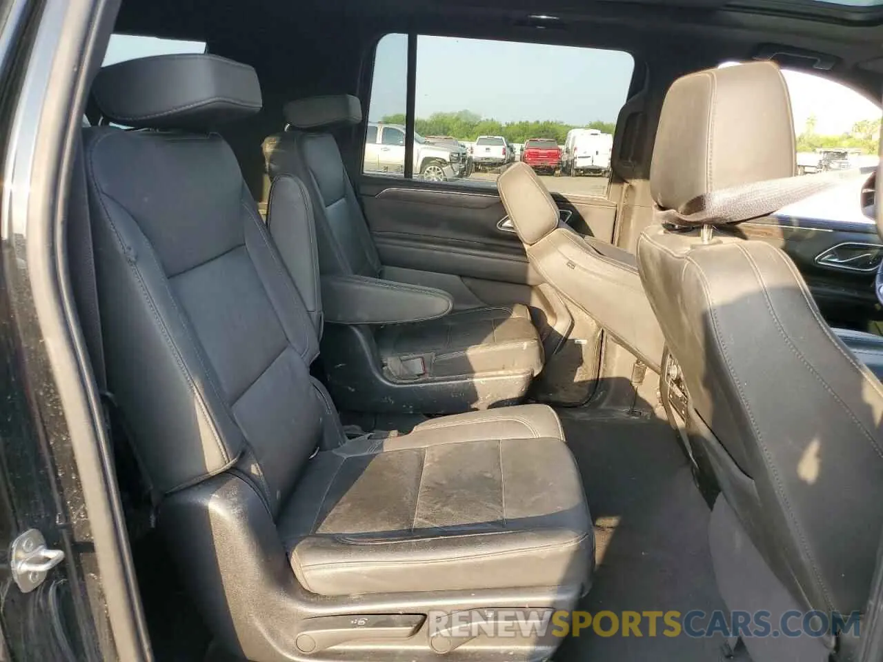 11 Фотография поврежденного автомобиля 1GNSCCKD5NR121005 CHEVROLET SUBURBAN 2022