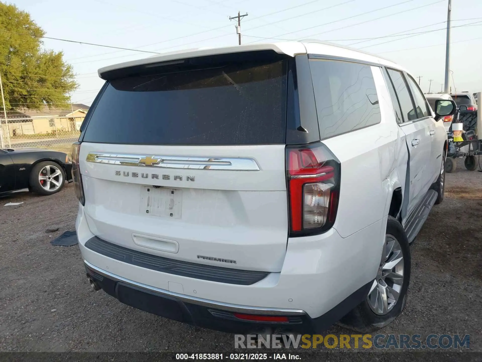 4 Photograph of a damaged car 1GNSCFKDXNR180648 CHEVROLET SUBURBAN 2022