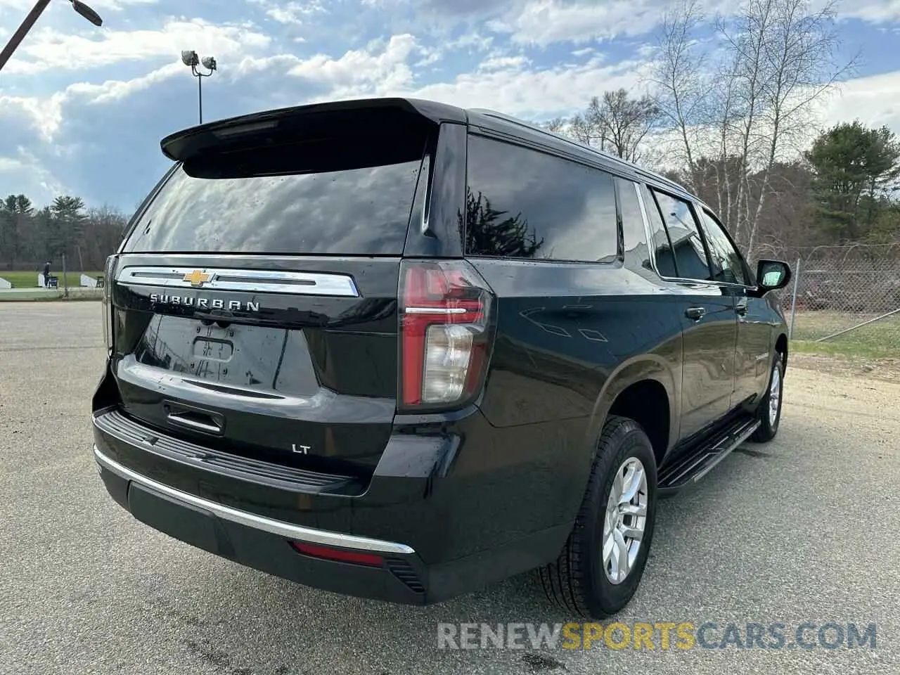 4 Photograph of a damaged car 1GNSKCKD6NR116169 CHEVROLET SUBURBAN 2022