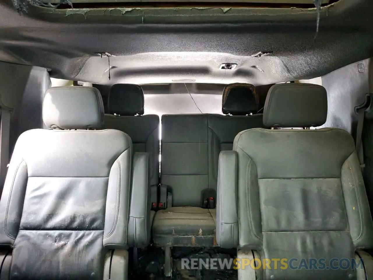 10 Photograph of a damaged car 1GNSKDKD2NR123609 CHEVROLET SUBURBAN 2022