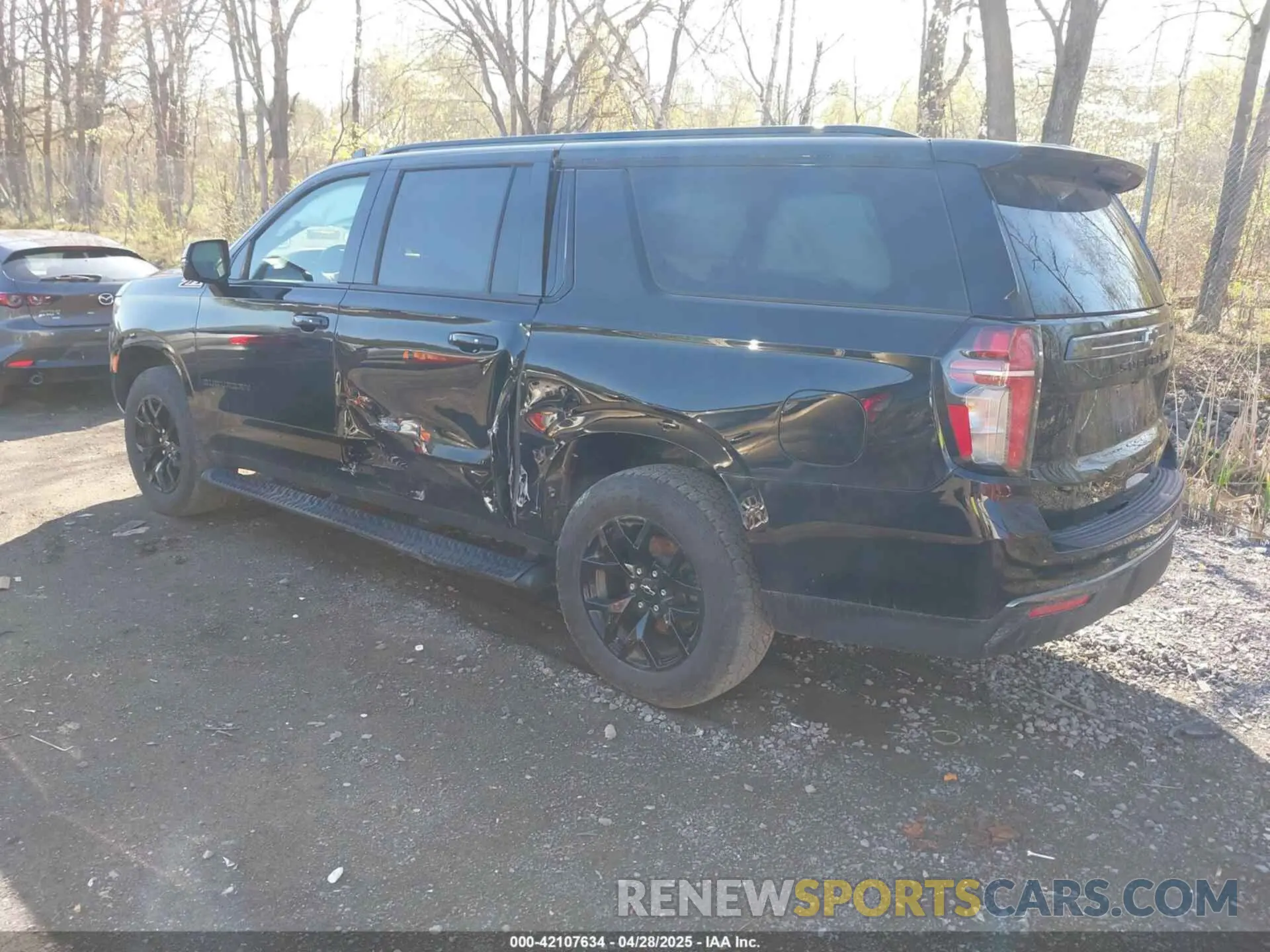 3 Photograph of a damaged car 1GNSKDKD5NR363995 CHEVROLET SUBURBAN 2022