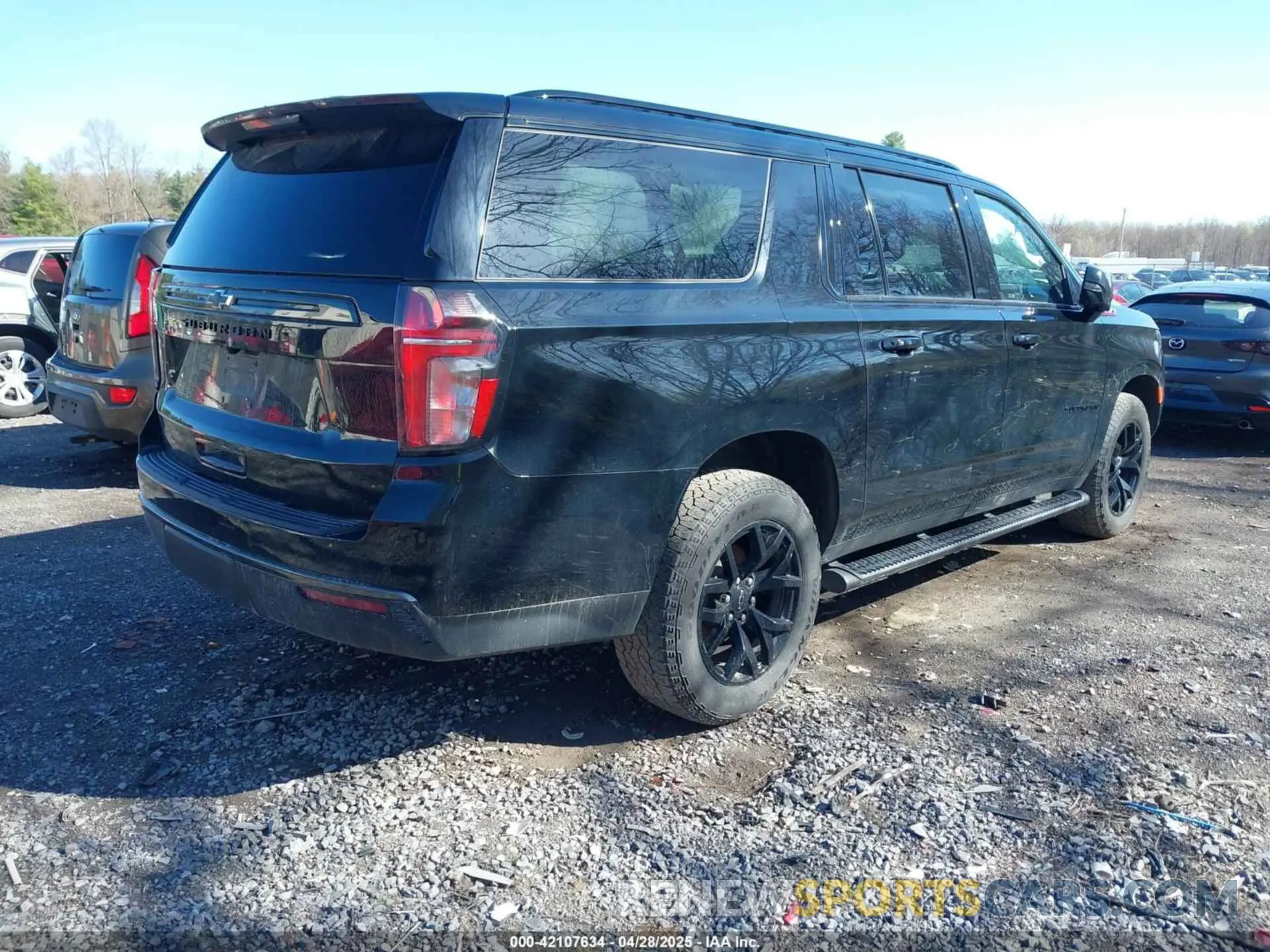 4 Photograph of a damaged car 1GNSKDKD5NR363995 CHEVROLET SUBURBAN 2022