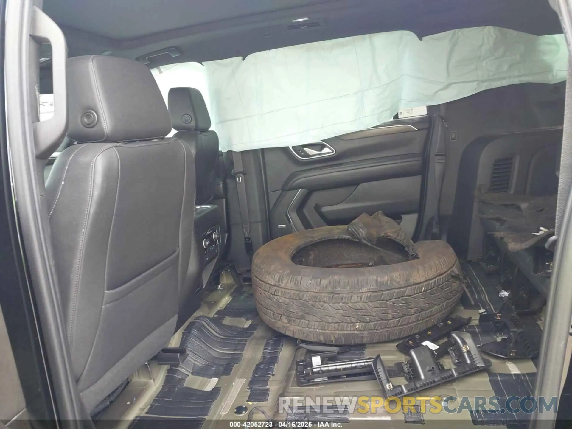 8 Фотография поврежденного автомобиля 1GNSKDKD8NR313558 CHEVROLET SUBURBAN 2022