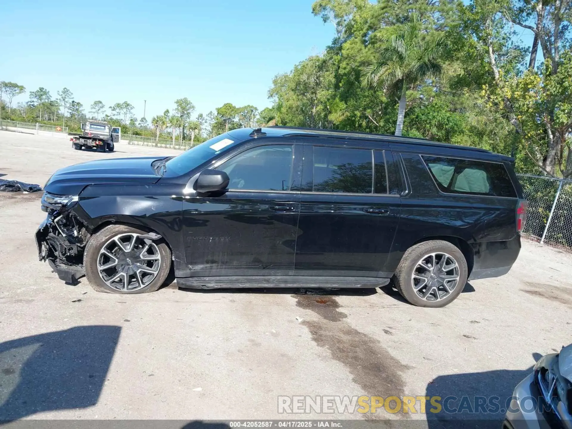 14 Photograph of a damaged car 1GNSKEKD0NR149230 CHEVROLET SUBURBAN 2022
