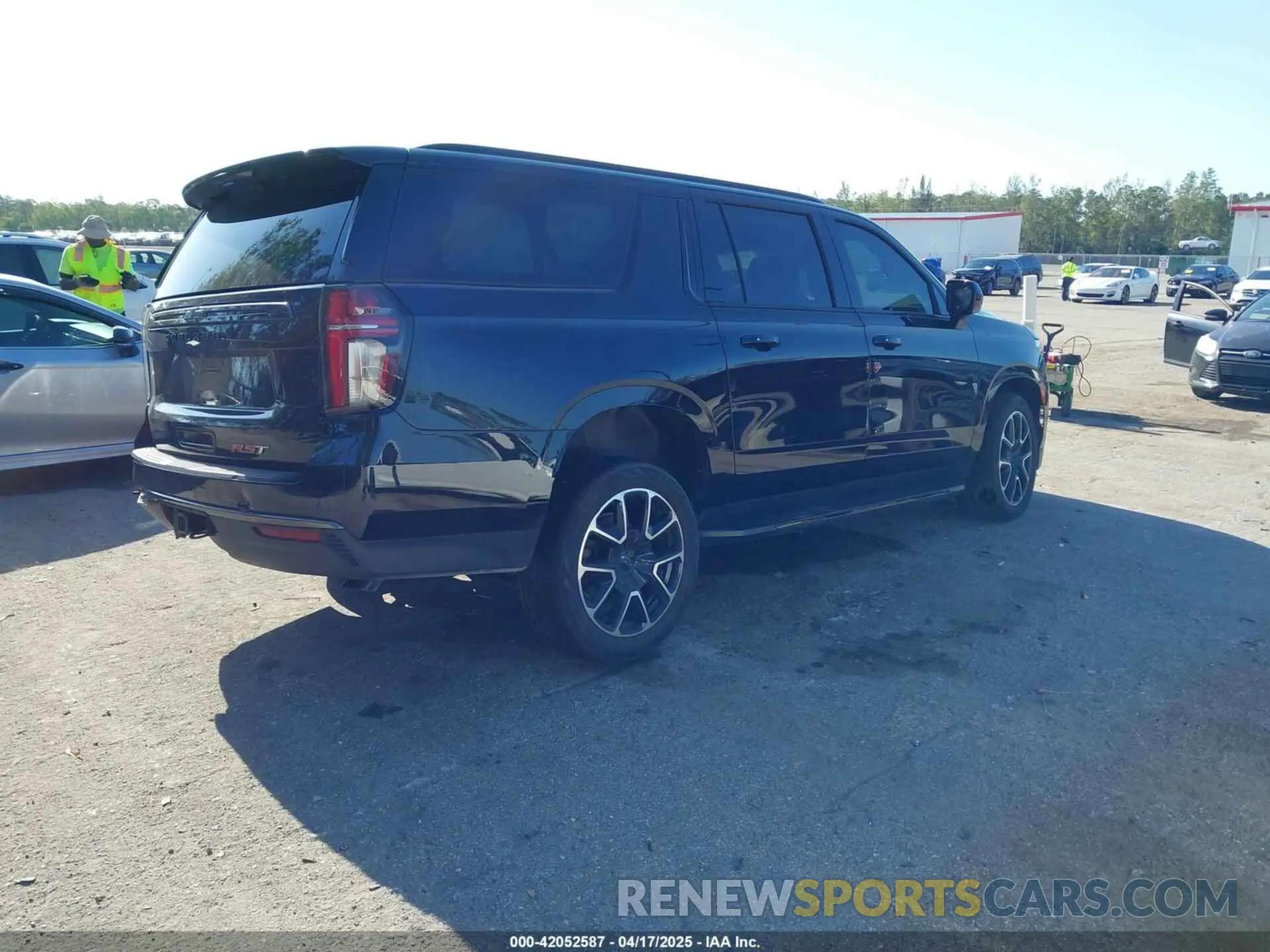 4 Photograph of a damaged car 1GNSKEKD0NR149230 CHEVROLET SUBURBAN 2022