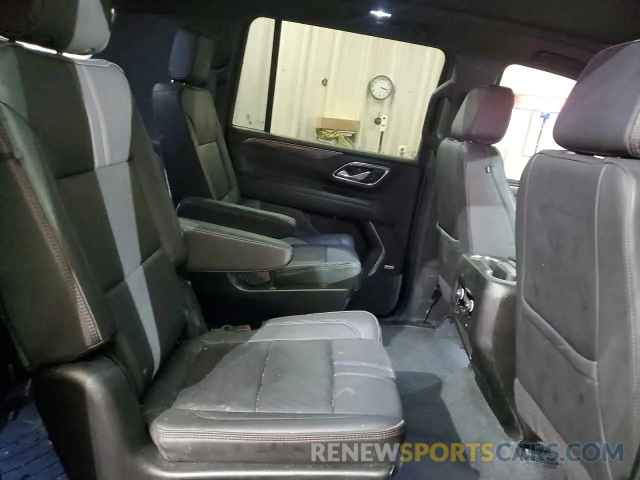 11 Photograph of a damaged car 1GNSKEKD8NR299232 CHEVROLET SUBURBAN 2022