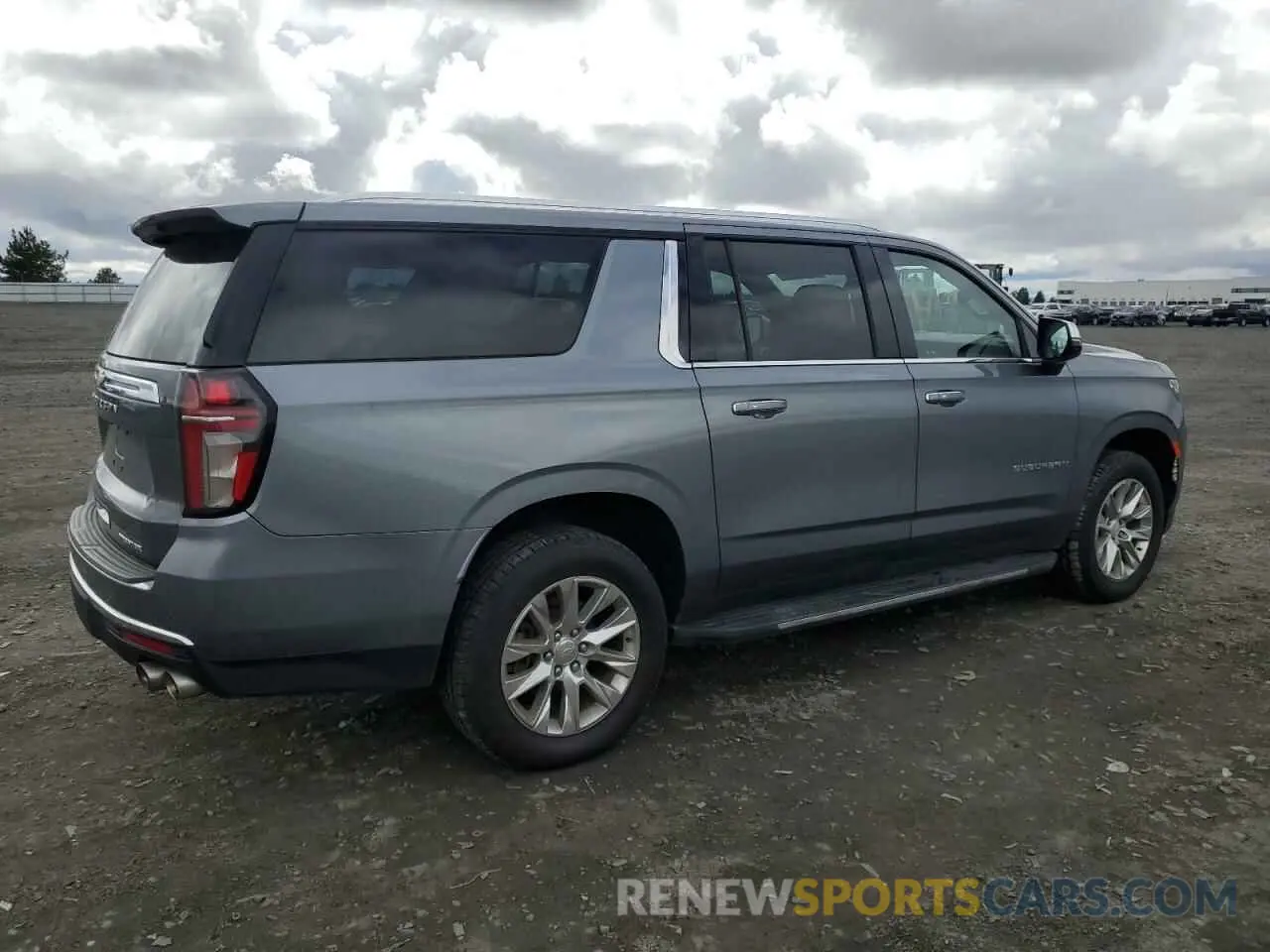 3 Photograph of a damaged car 1GNSKFKDXNR229883 CHEVROLET SUBURBAN 2022