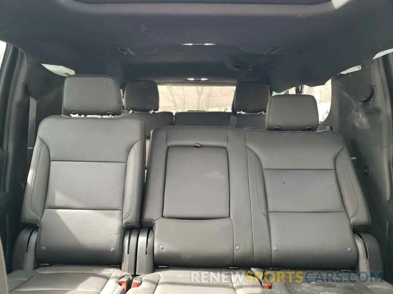 10 Photograph of a damaged car 1GNSKDKD8PR161929 CHEVROLET SUBURBAN 2023