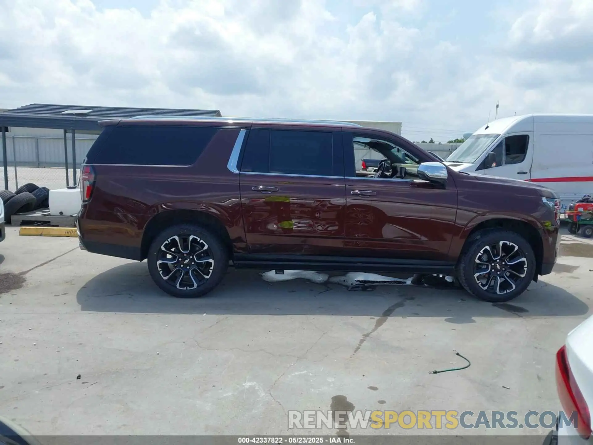 12 Photograph of a damaged car 1GNSKFKD3PR125156 CHEVROLET SUBURBAN 2023