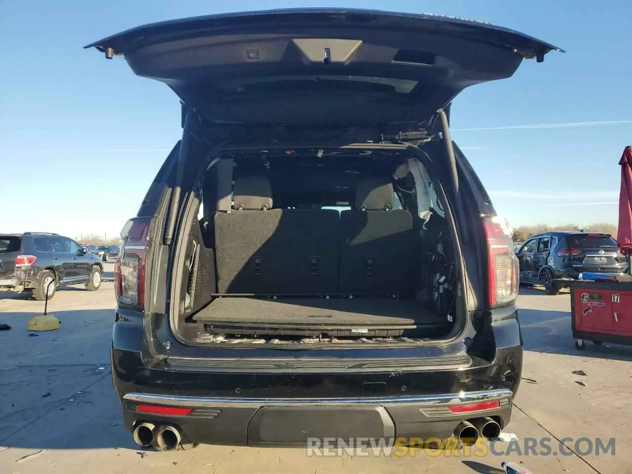 6 Photograph of a damaged car 1GNSKFKD7PR269597 CHEVROLET SUBURBAN 2023