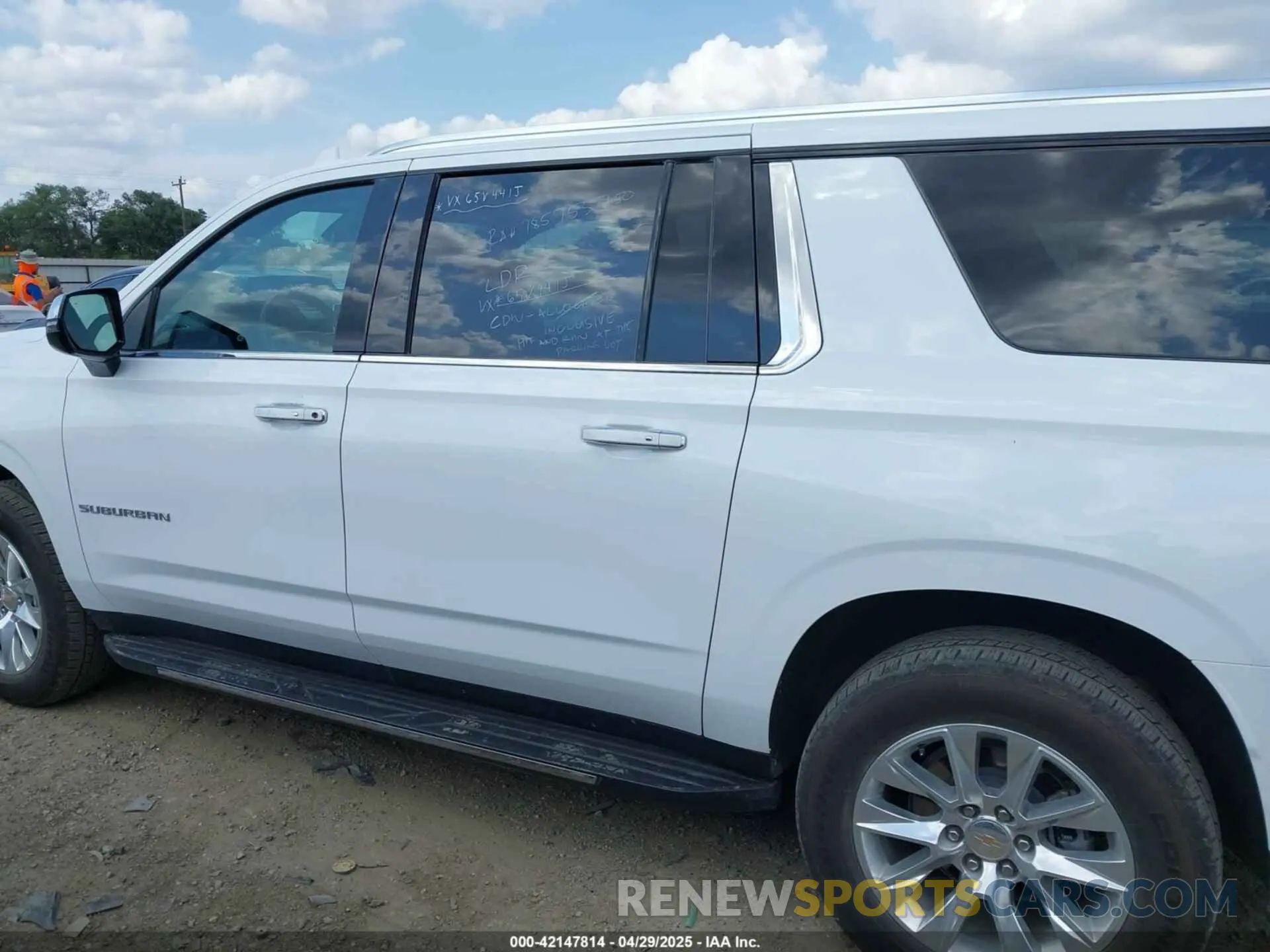 14 Фотография поврежденного автомобиля 1GNSCFKD6RR304985 CHEVROLET SUBURBAN 2024