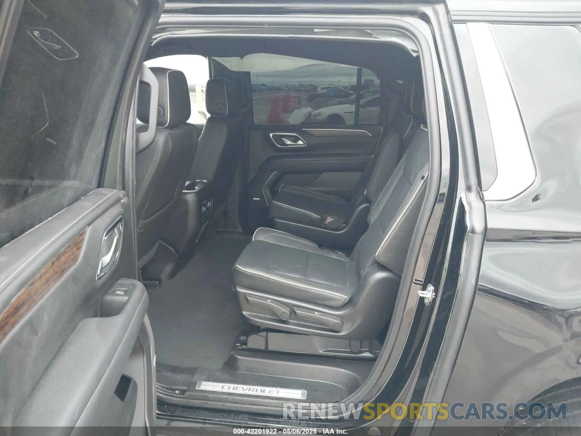 8 Фотография поврежденного автомобиля 1GNSCFKD9RR214598 CHEVROLET SUBURBAN 2024