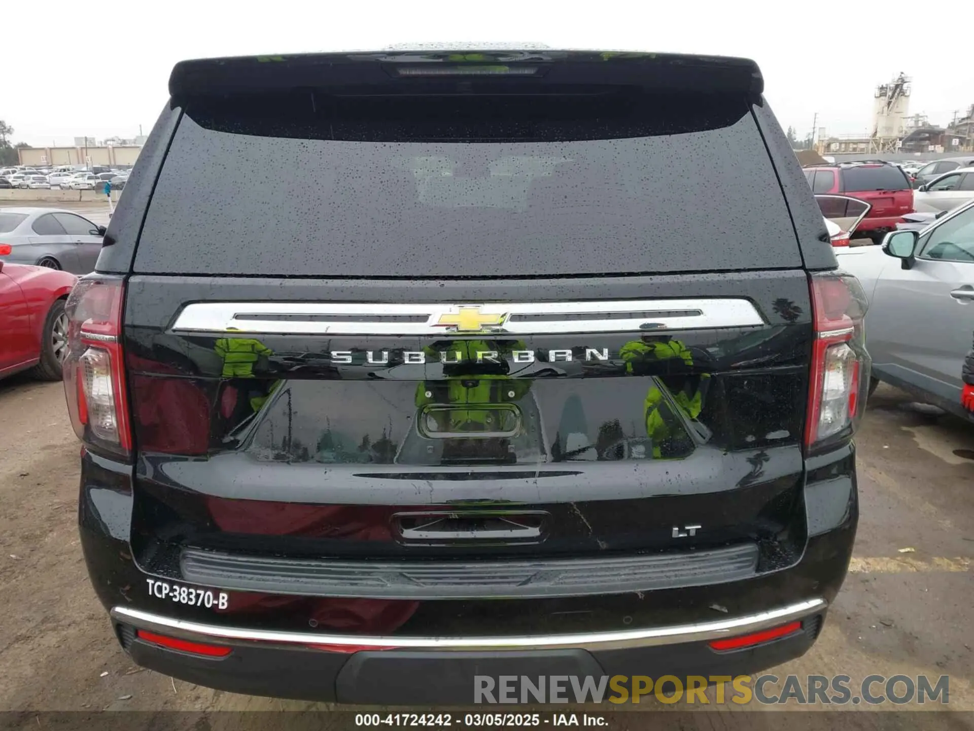 17 Photograph of a damaged car 1GNSKCKD4RR217863 CHEVROLET SUBURBAN 2024
