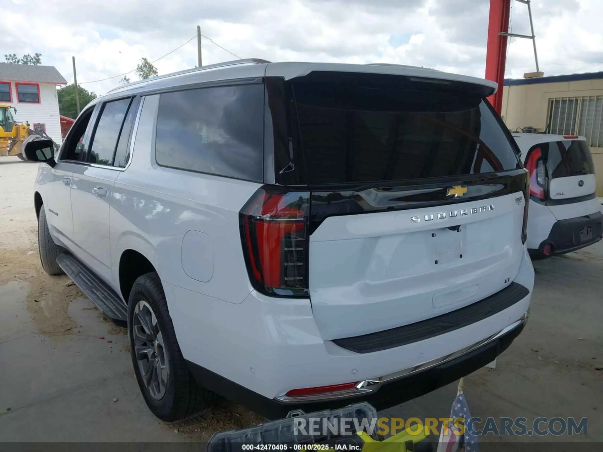 3 Photograph of a damaged car 1GNS5CRD2SR153521 CHEVROLET SUBURBAN 2025