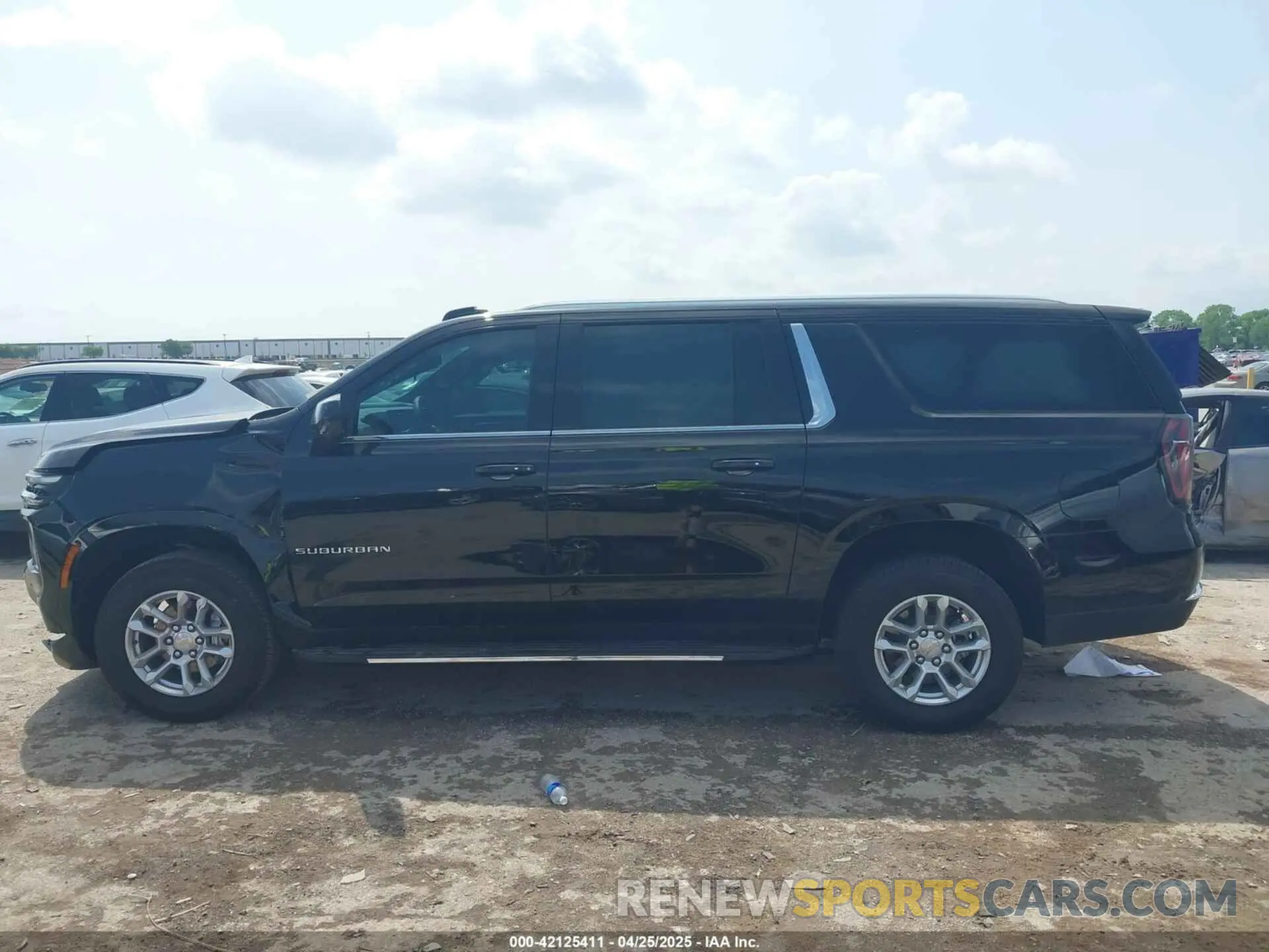14 Photograph of a damaged car 1GNS5CRD8SR200292 CHEVROLET SUBURBAN 2025