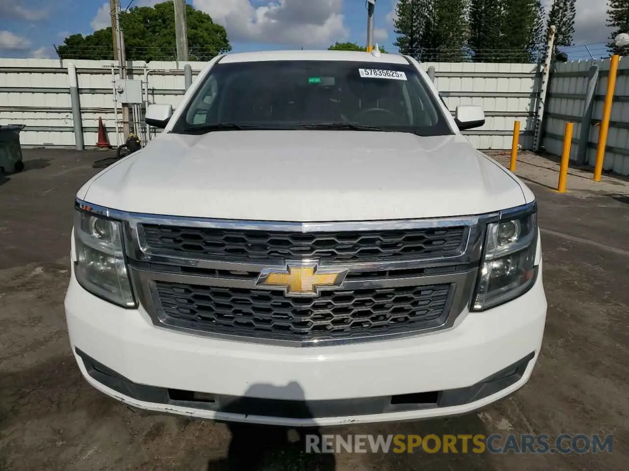 5 Photograph of a damaged car 1GNLCDEC0KR281074 CHEVROLET TAHOE 2019