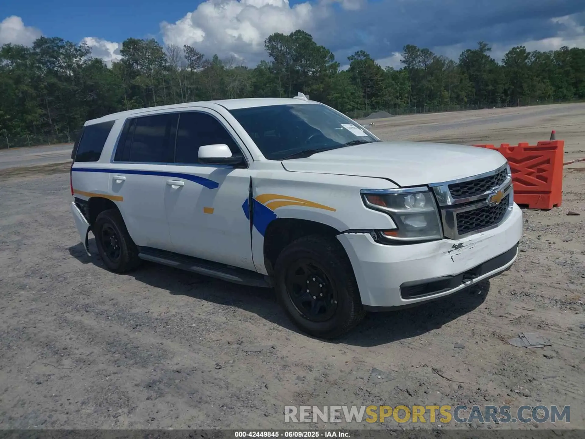 1 Photograph of a damaged car 1GNLCDEC2KR251607 CHEVROLET TAHOE 2019