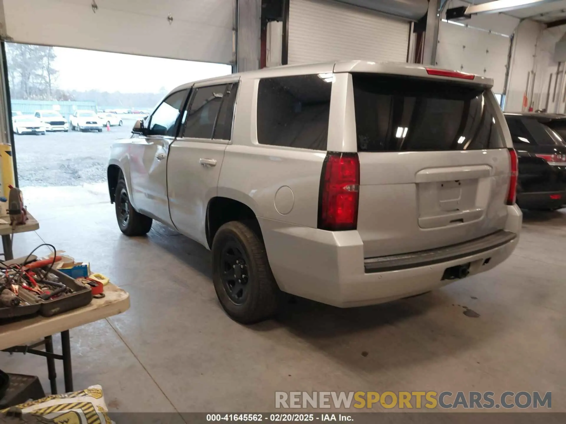 3 Фотография поврежденного автомобиля 1GNLCDEC2KR356485 CHEVROLET TAHOE 2019