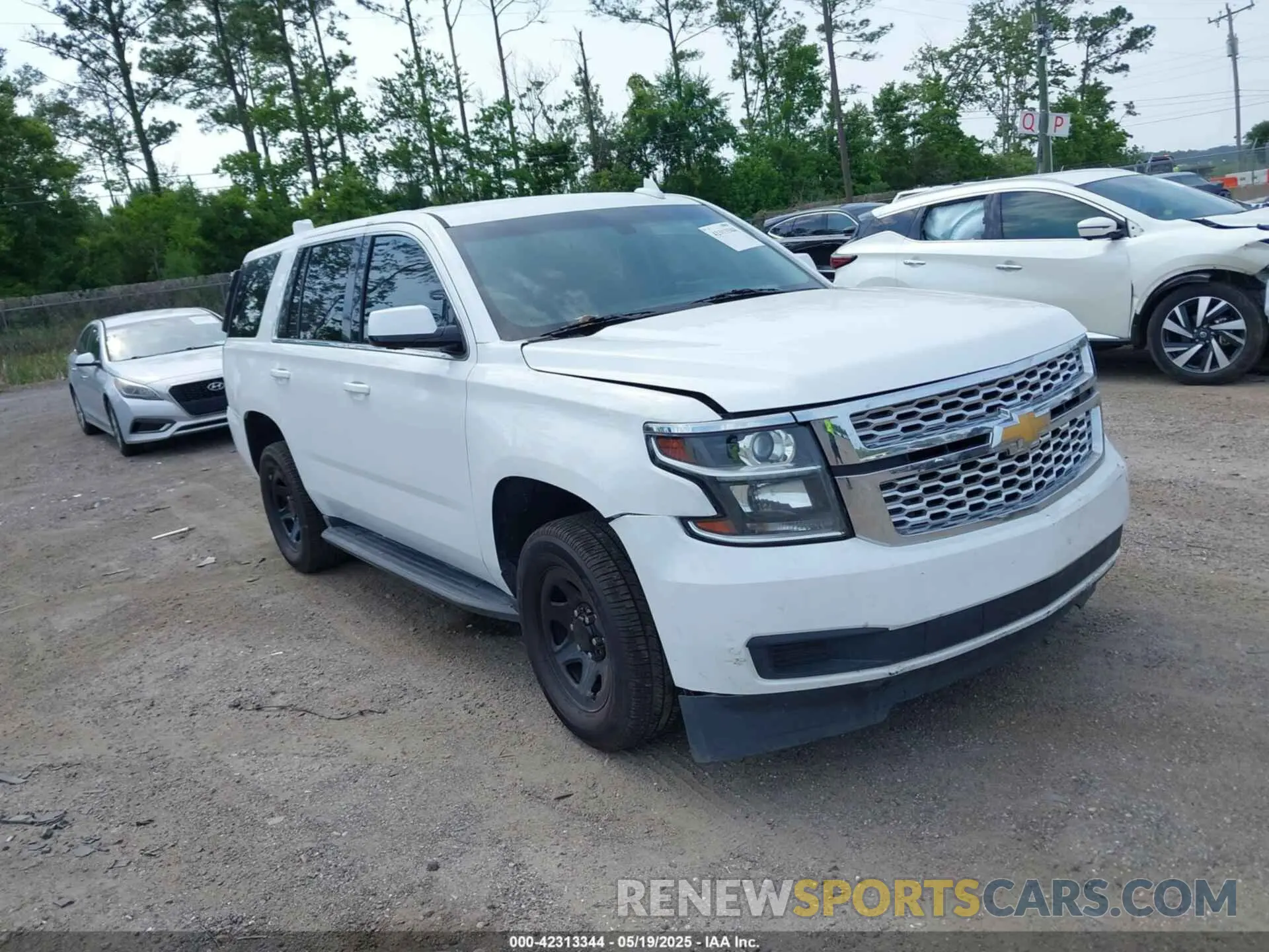 1 Photograph of a damaged car 1GNLCDEC5KR205415 CHEVROLET TAHOE 2019