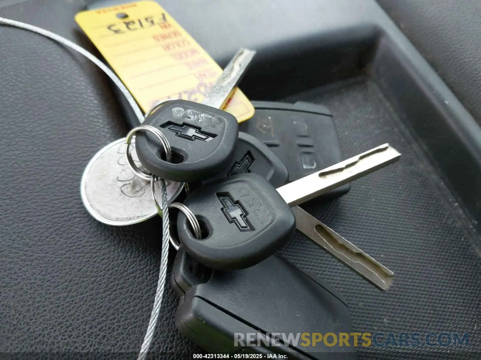 11 Photograph of a damaged car 1GNLCDEC5KR205415 CHEVROLET TAHOE 2019