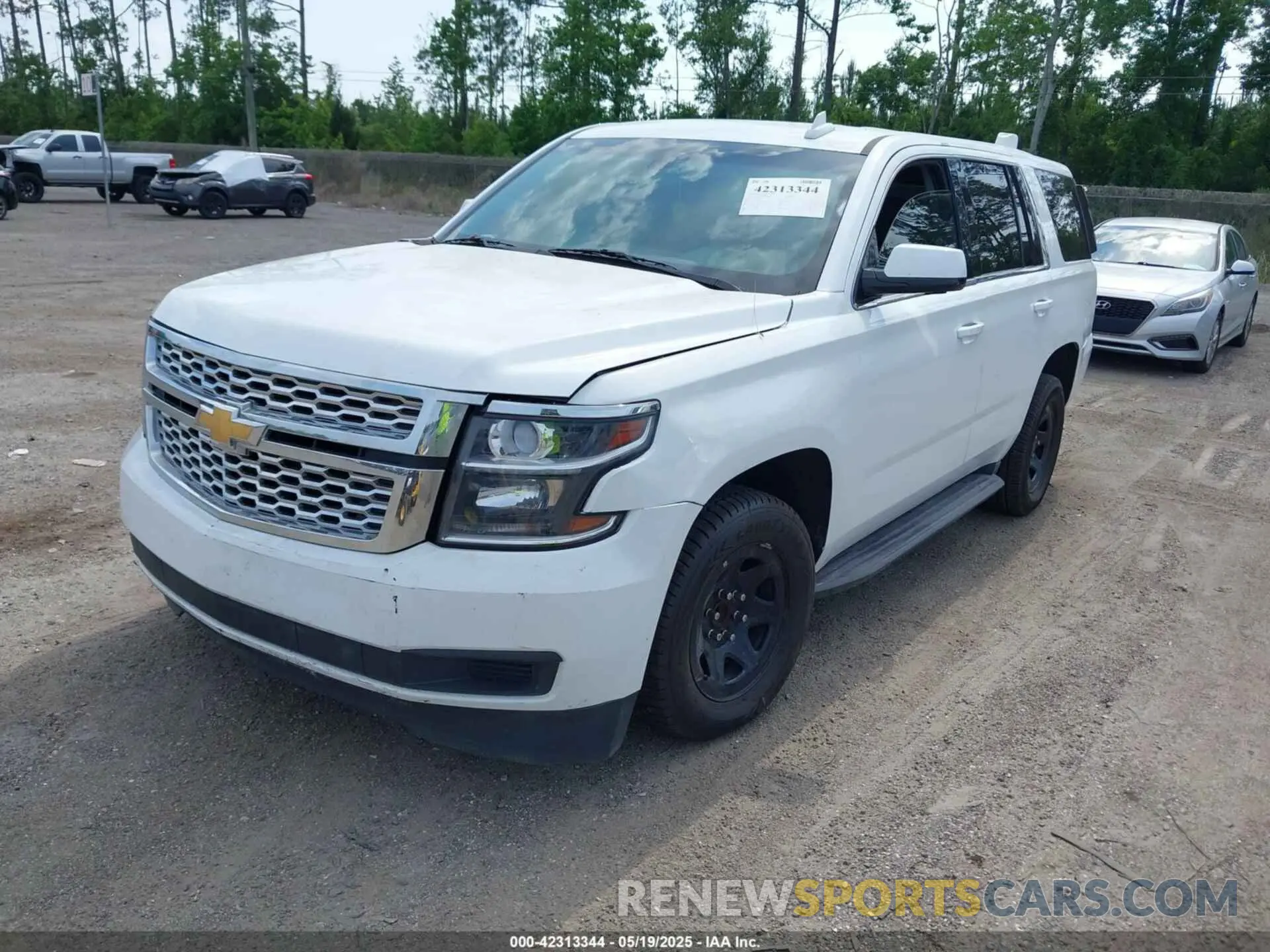 2 Photograph of a damaged car 1GNLCDEC5KR205415 CHEVROLET TAHOE 2019