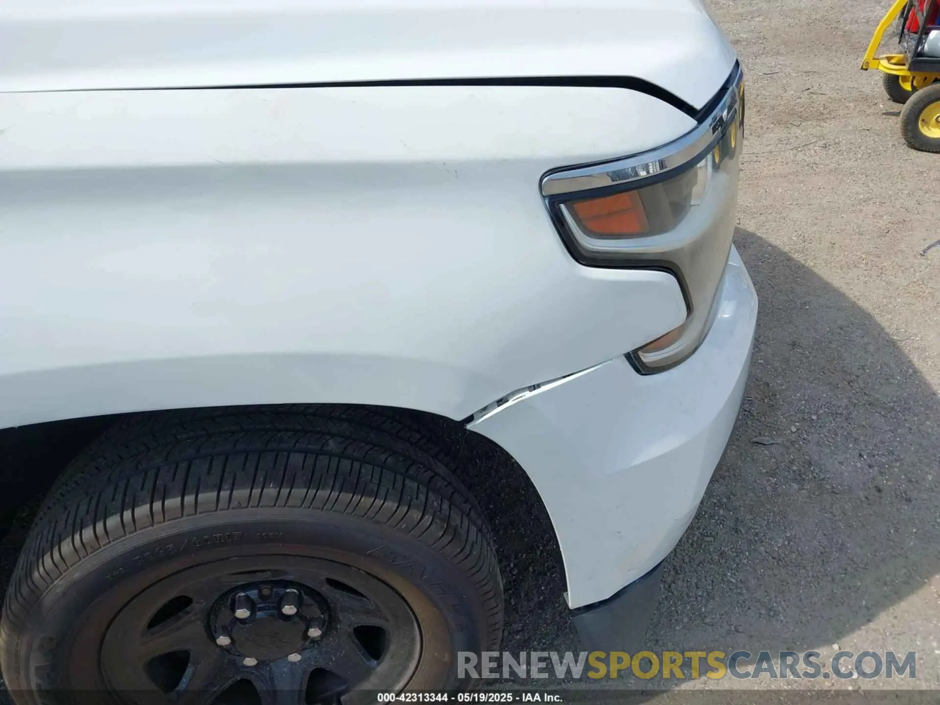 6 Photograph of a damaged car 1GNLCDEC5KR205415 CHEVROLET TAHOE 2019