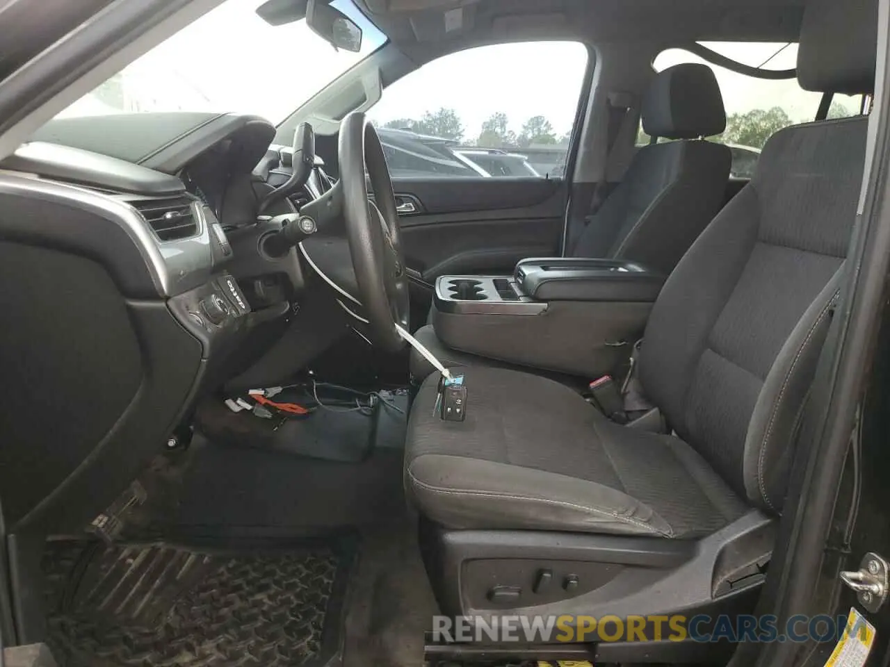 7 Photograph of a damaged car 1GNLCDEC8KR245102 CHEVROLET TAHOE 2019