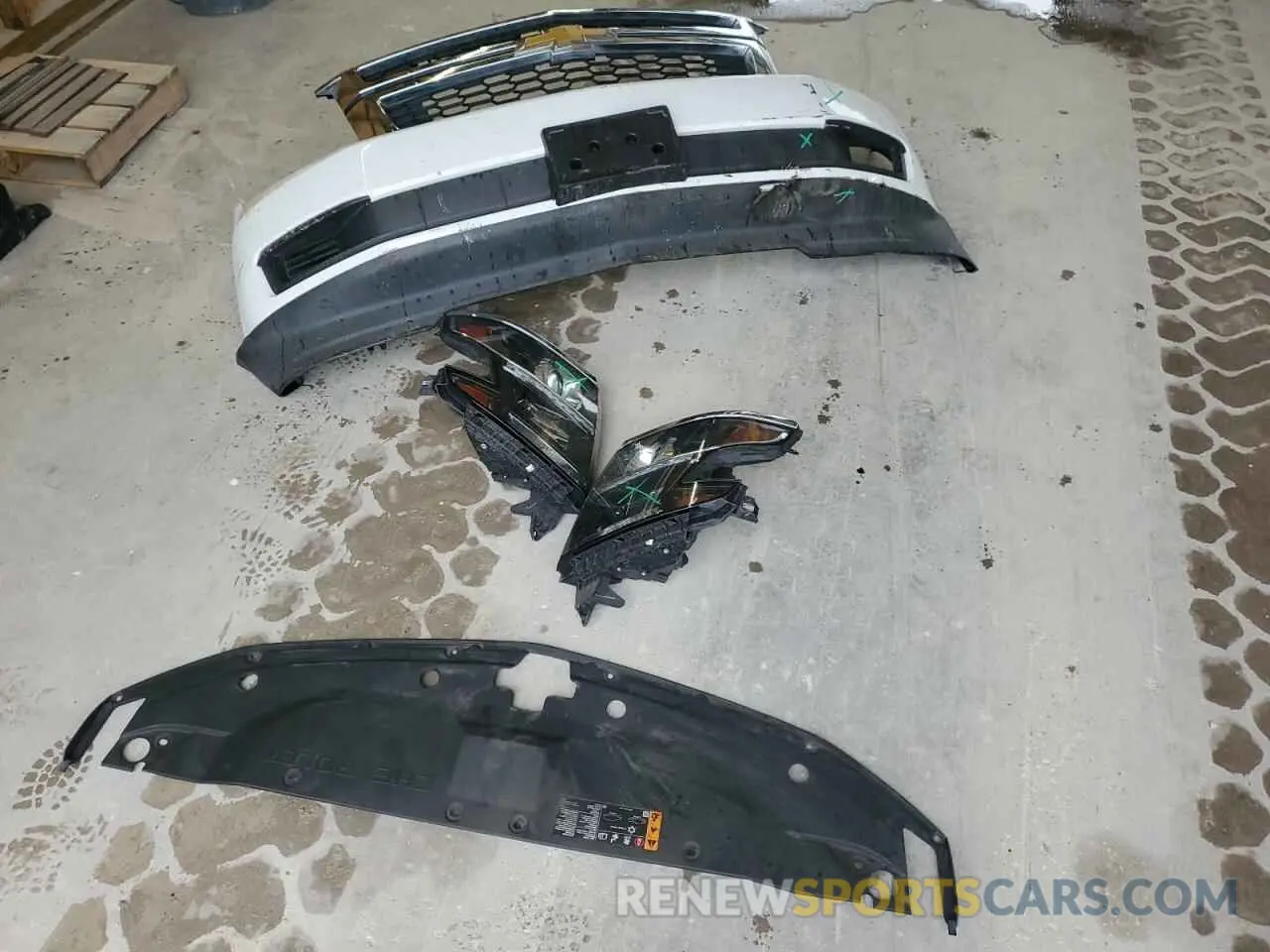 13 Photograph of a damaged car 1GNSCAKC3KR101584 CHEVROLET TAHOE 2019