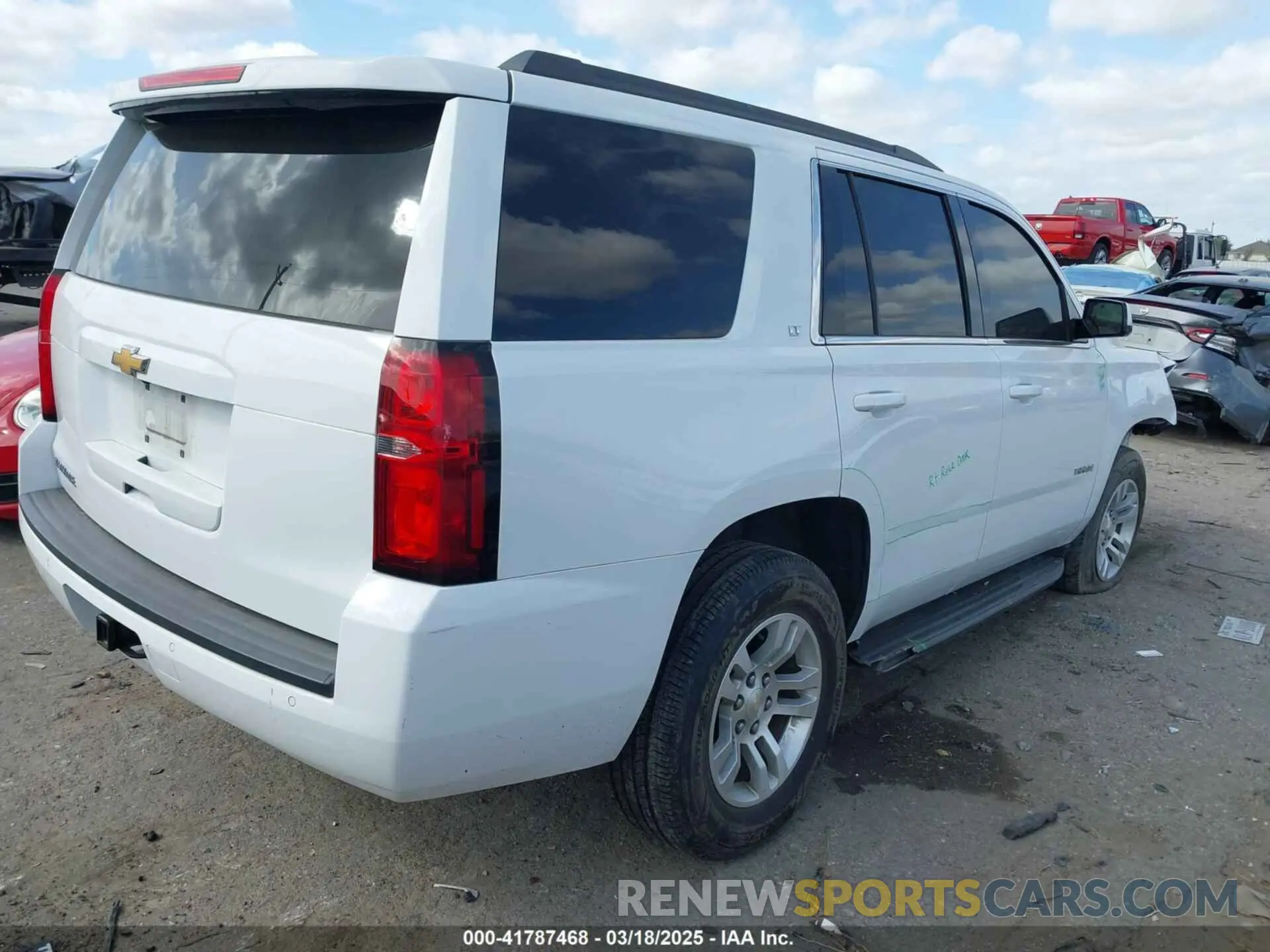 4 Фотография поврежденного автомобиля 1GNSCBKC3KR160818 CHEVROLET TAHOE 2019